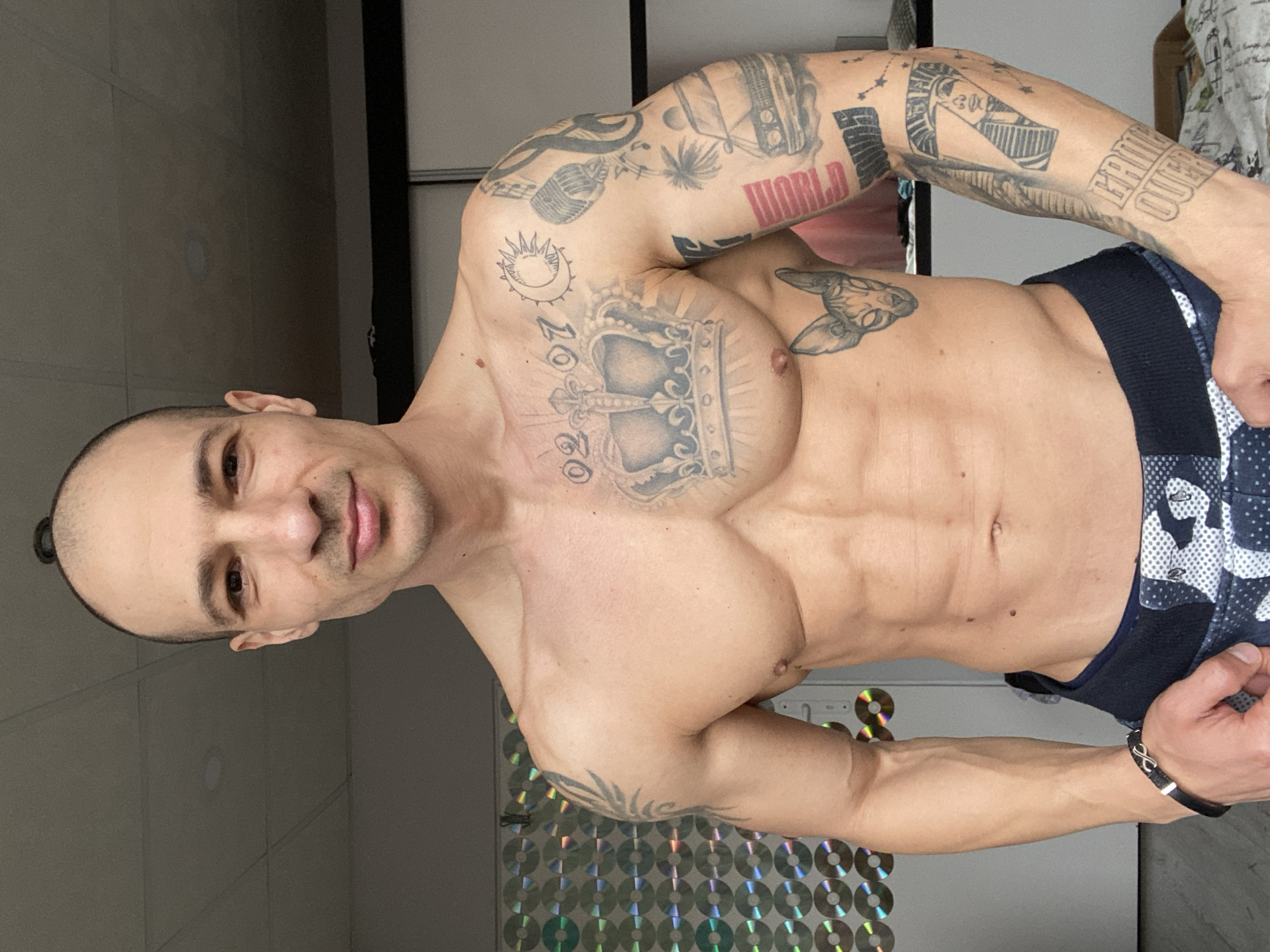 Tattooed man poses for photos in Pleven apartment