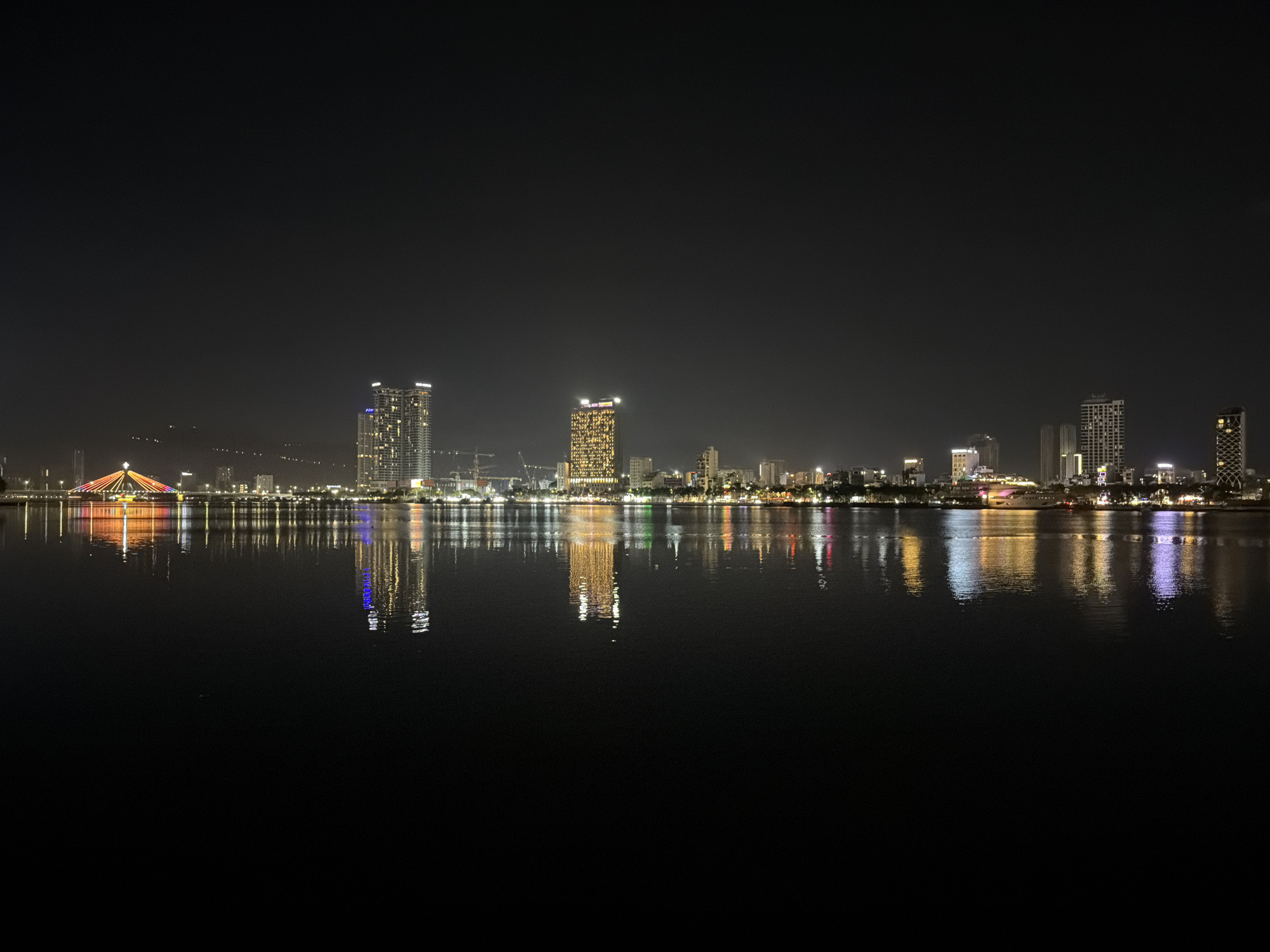 Dragon Bridge lights up Da Nang skyline over Han River
