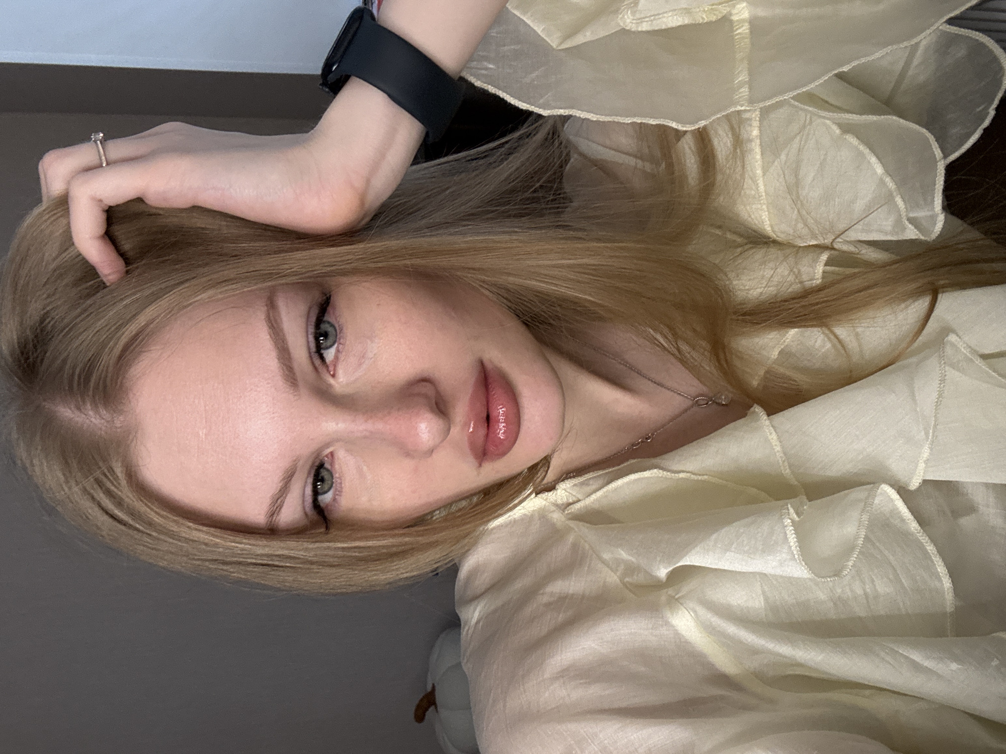 Quick selfie session inside a Perm apartment