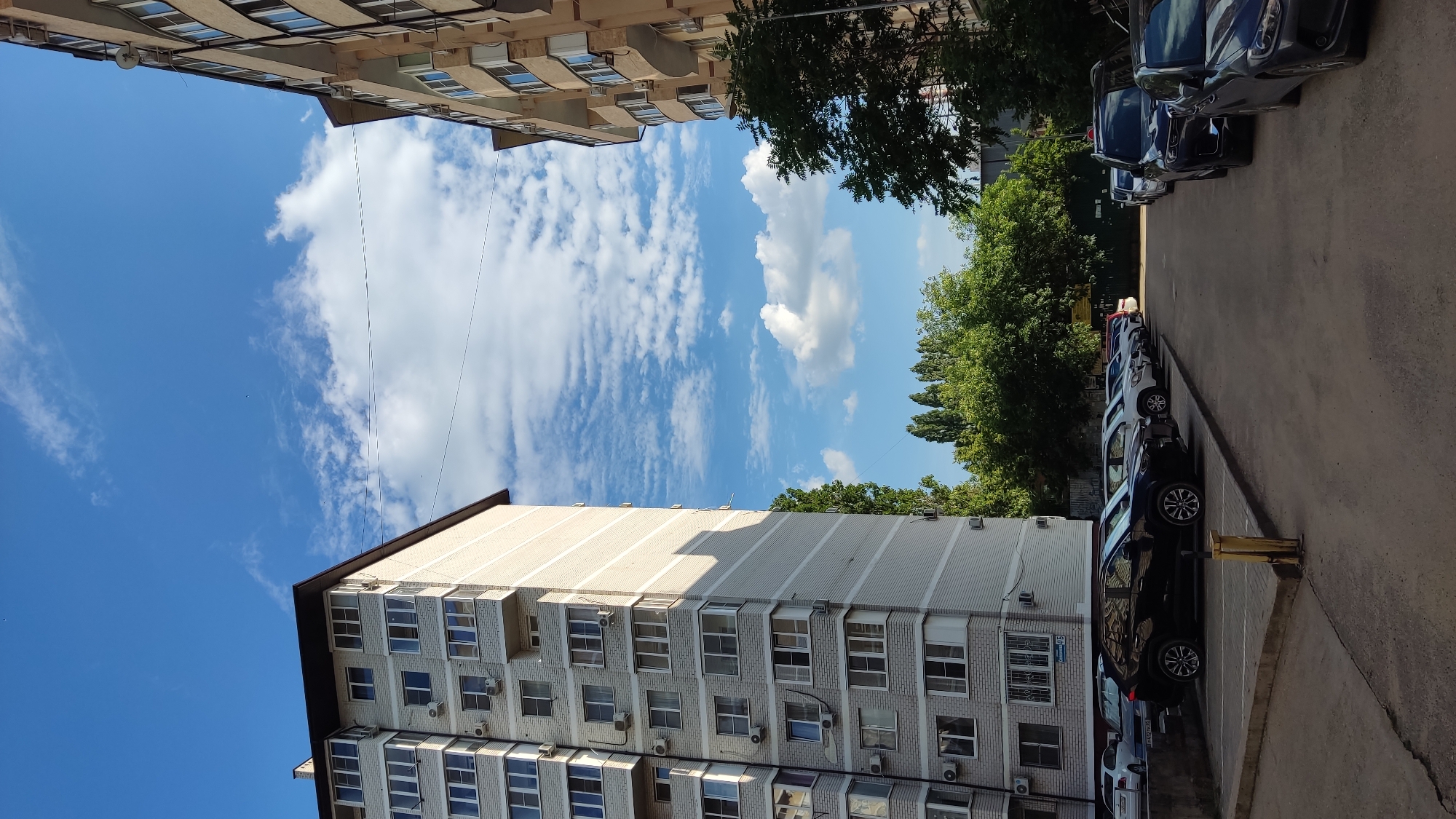 Everyday scenes from a Krasnodar neighborhood on a summer afternoon