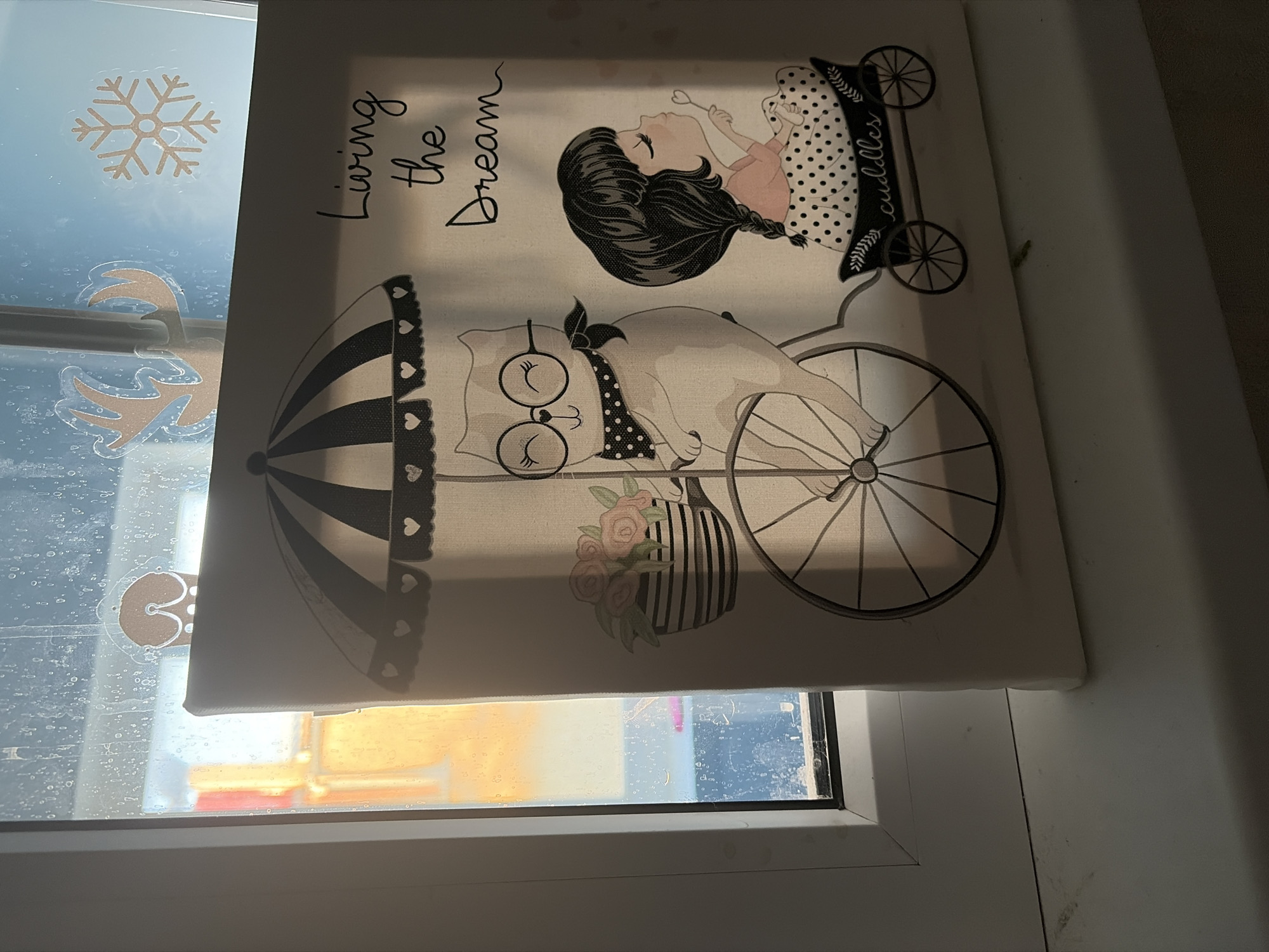 Eclectic home snapshots from Anapa: cats, art, and knick-knacks