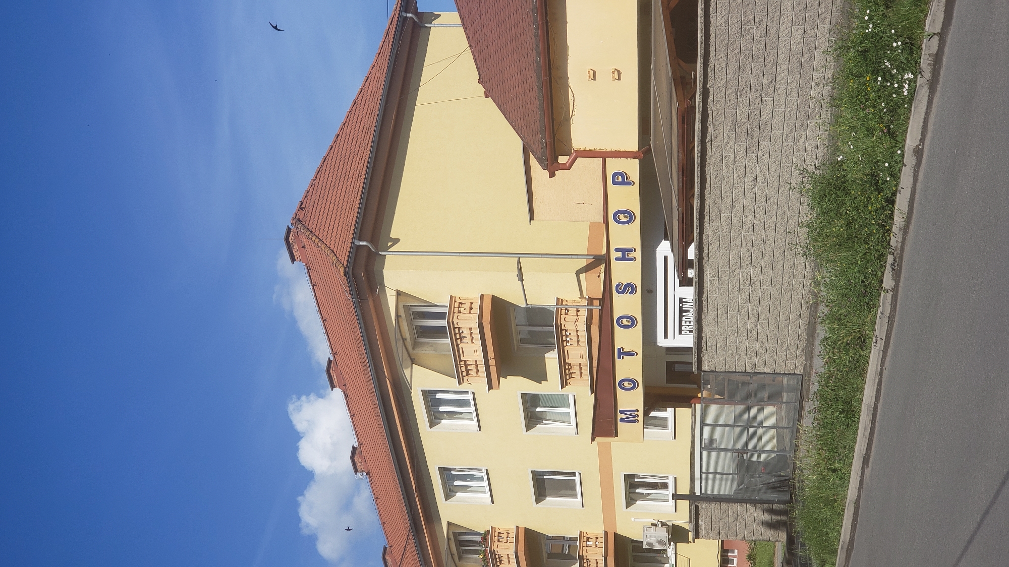 Morning street scenes documented across Prešov, Slovakia