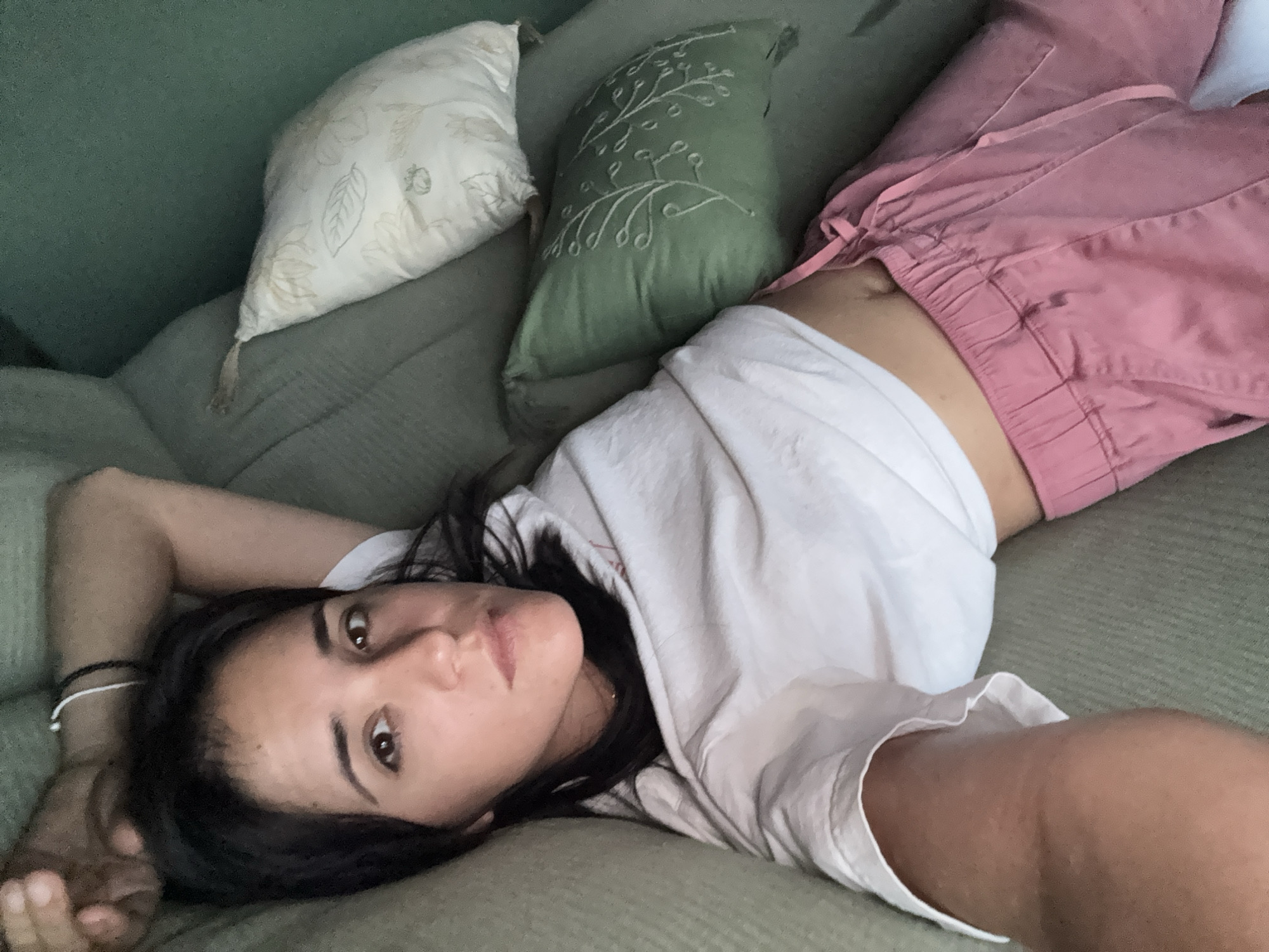 Woman observed in pink pants across Huixquilucan locations overnight