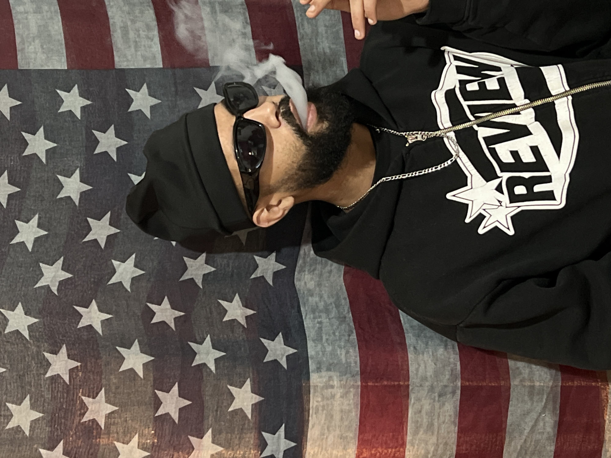 Man photographed smoking and posing with American flag in Tanger