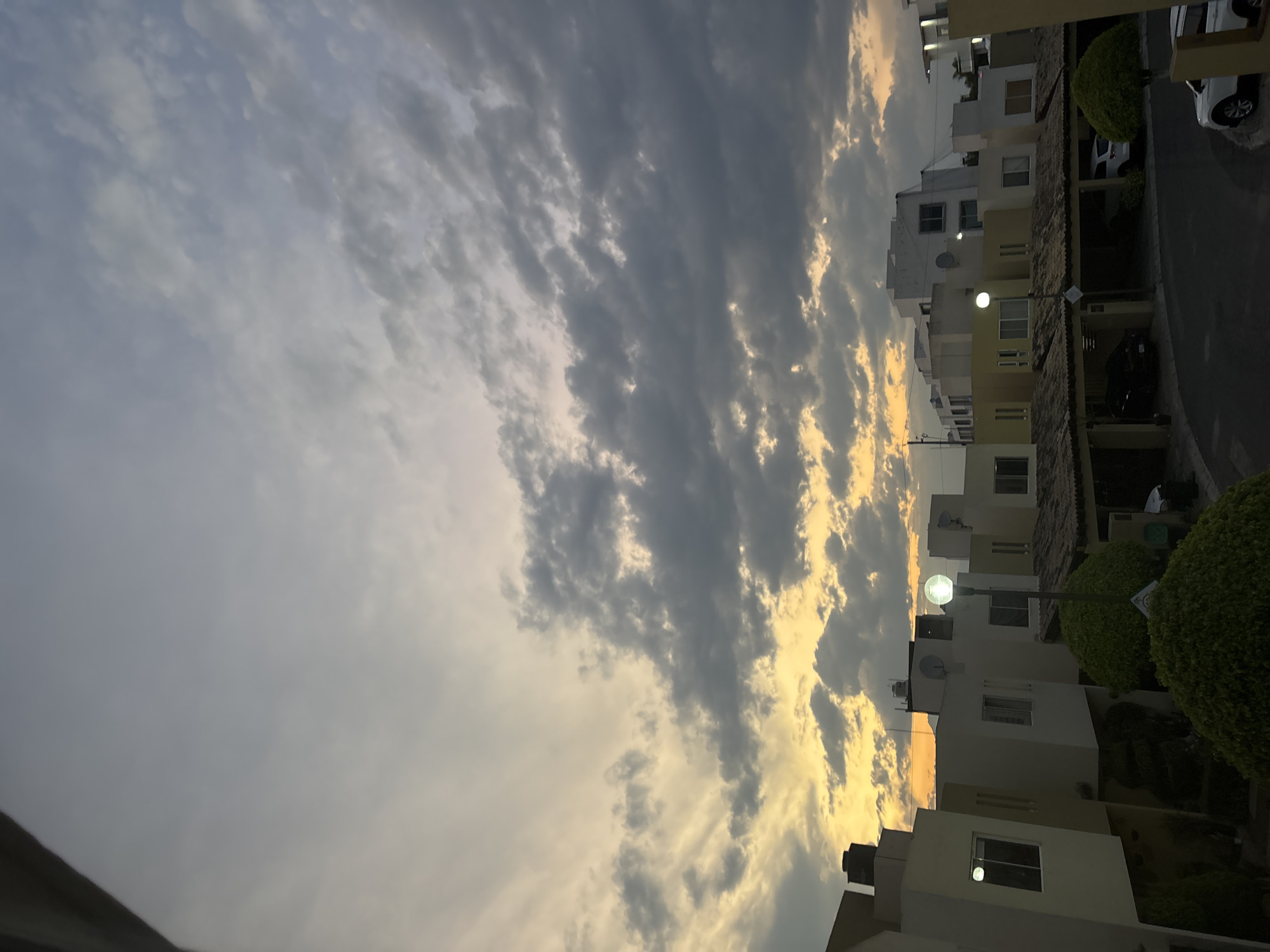 Sky conditions documented over Puebla during evening transition
