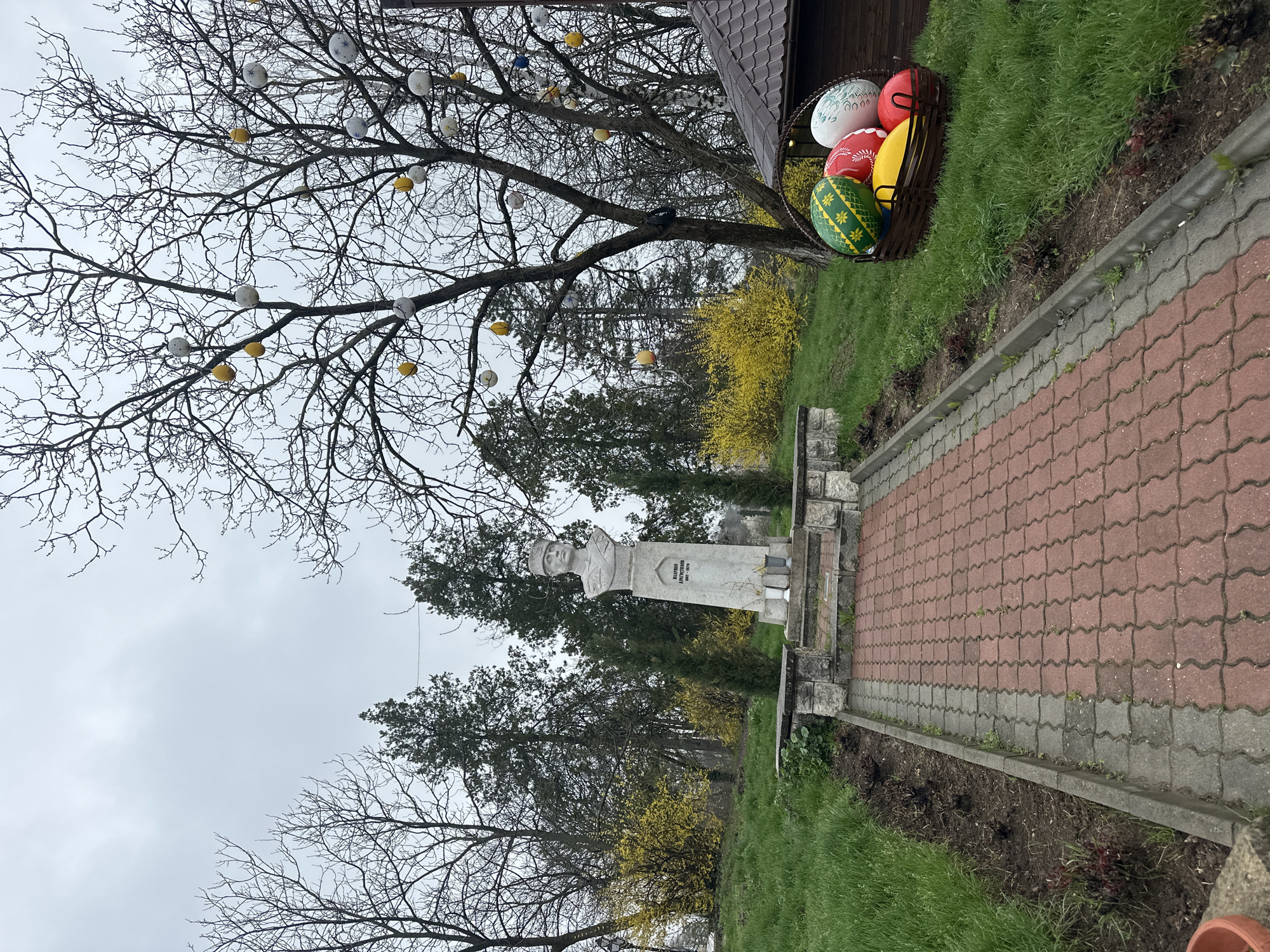 Morning walk through historic Arbanassi captures monuments and wildlife