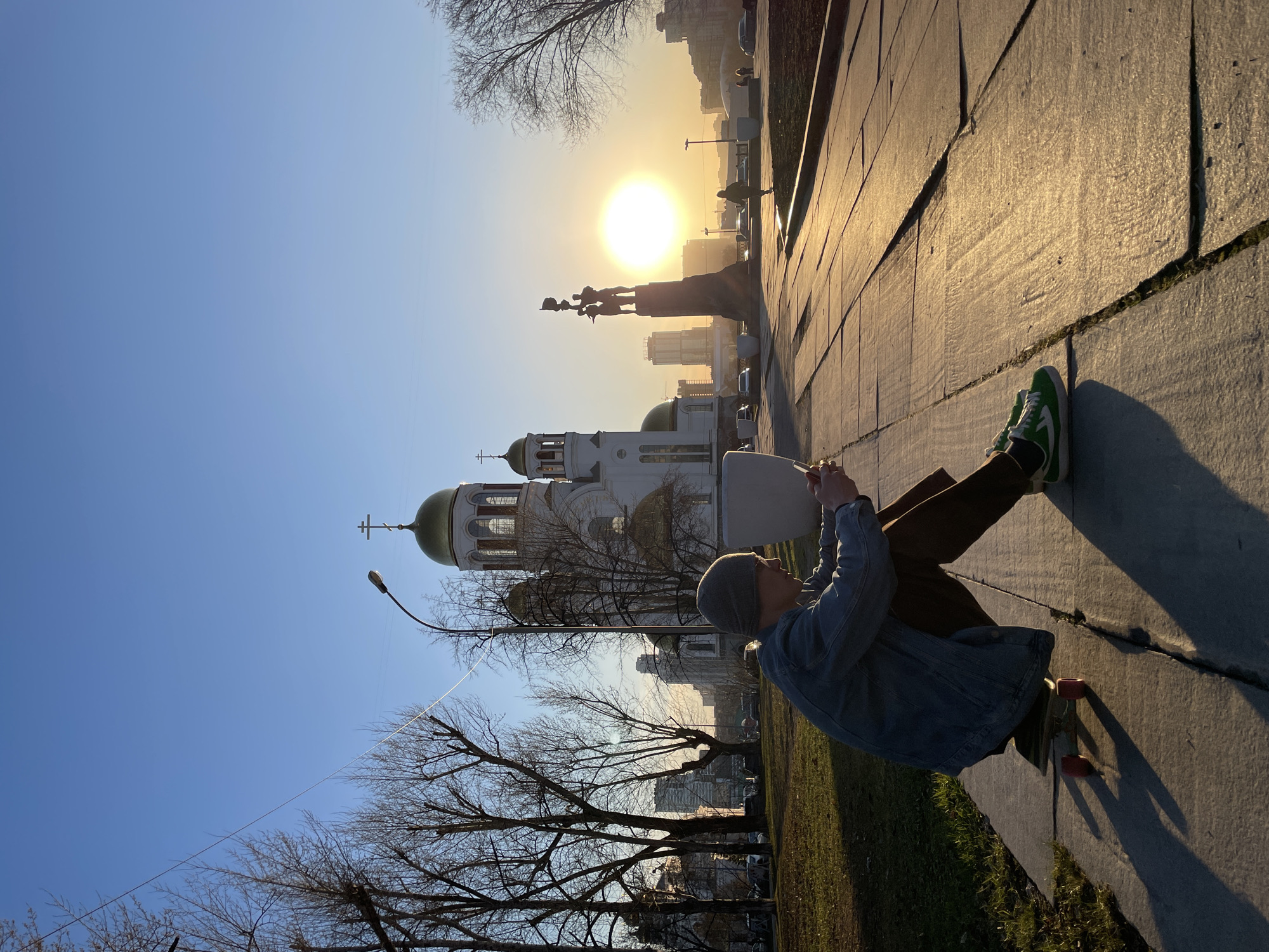 Casual moments documented across Yekaterinburg on April afternoon