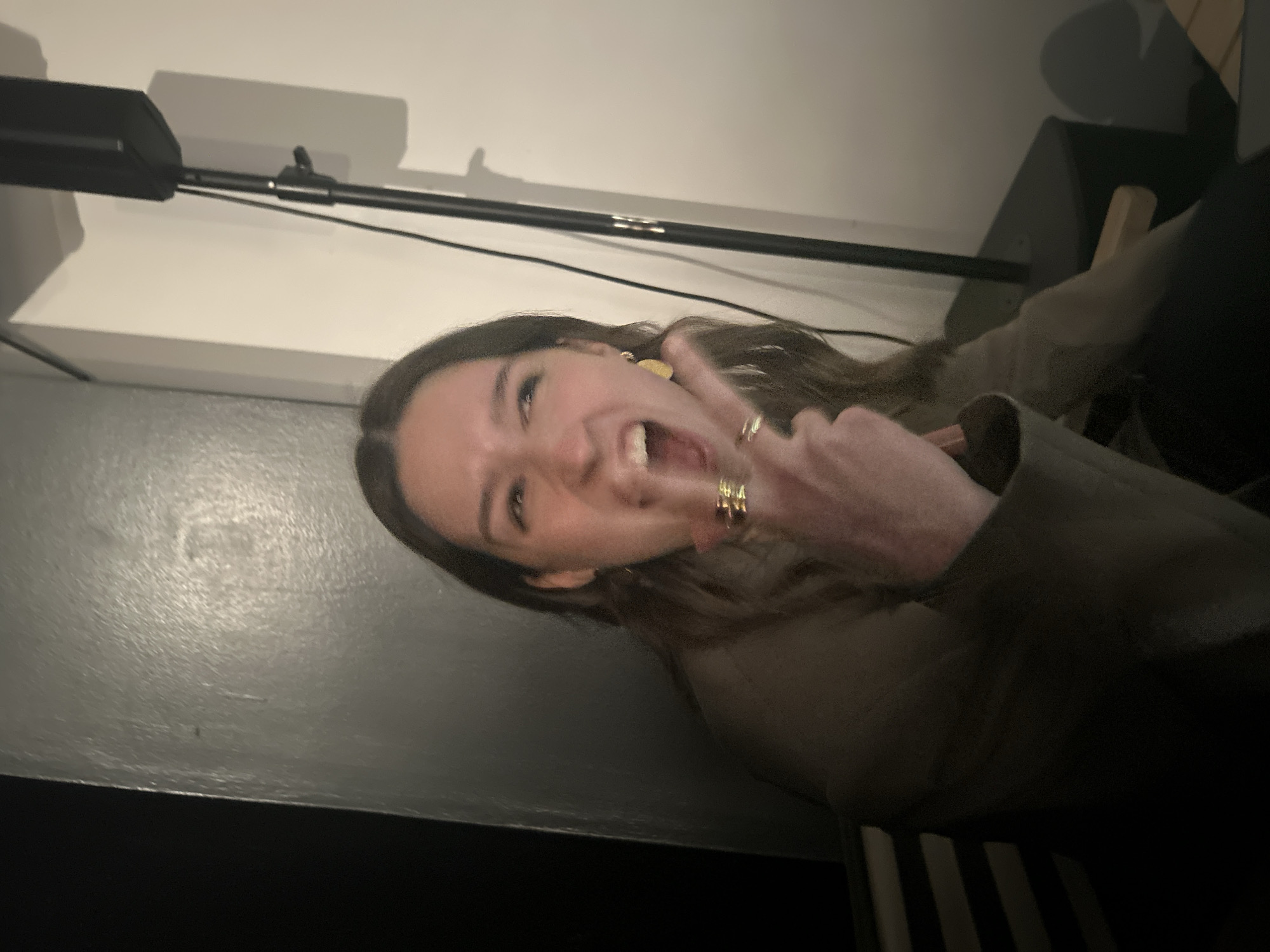 Woman with microphone and water bottle spotted in Mirandela