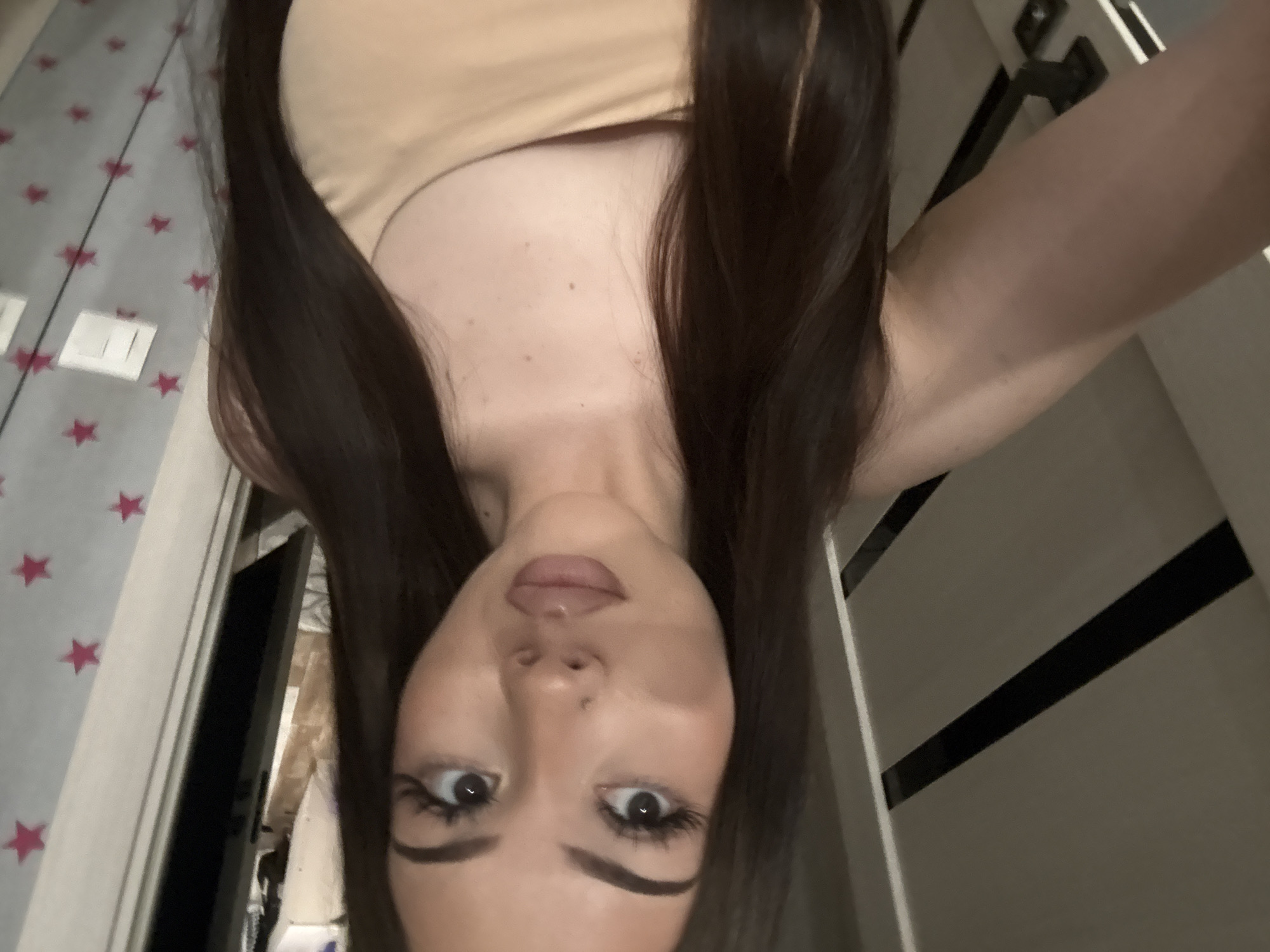 Woman takes series of mirror selfies in Naberezhnye Chelny bedroom