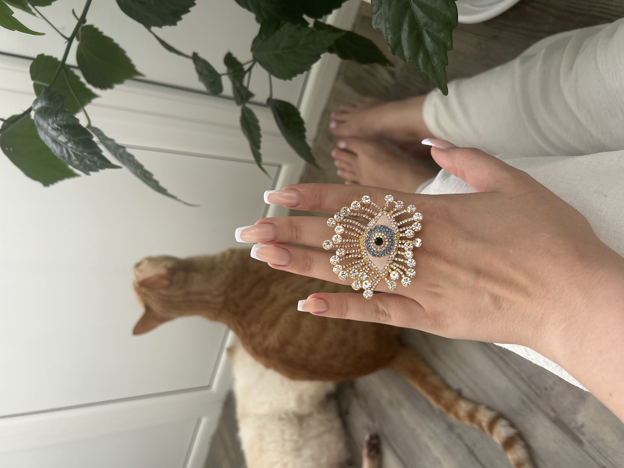 Evil eye rings and gold brooches in an Odesa jewelry challenge