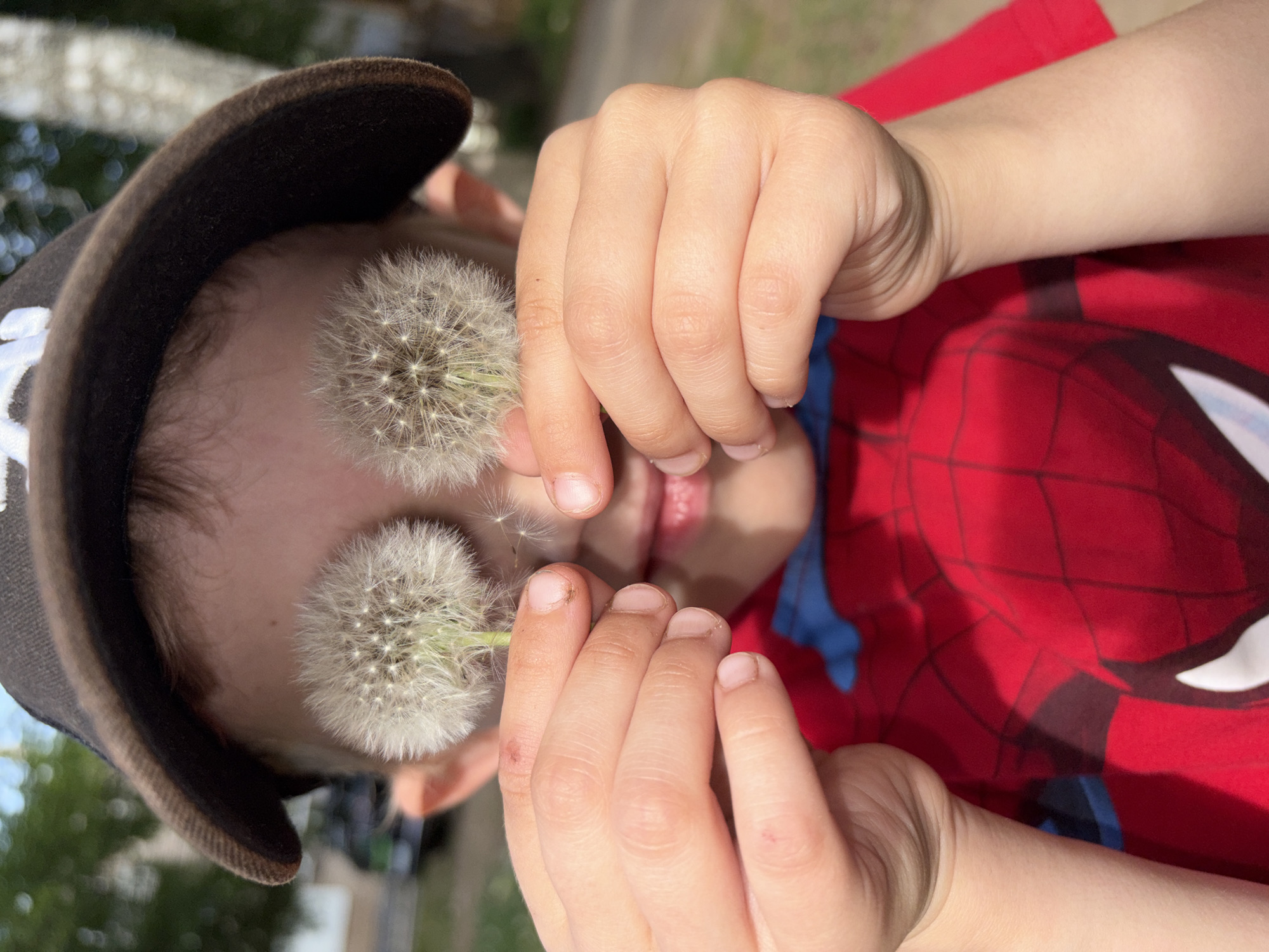 Mother and child enjoy spring afternoon in Chaikovsky park