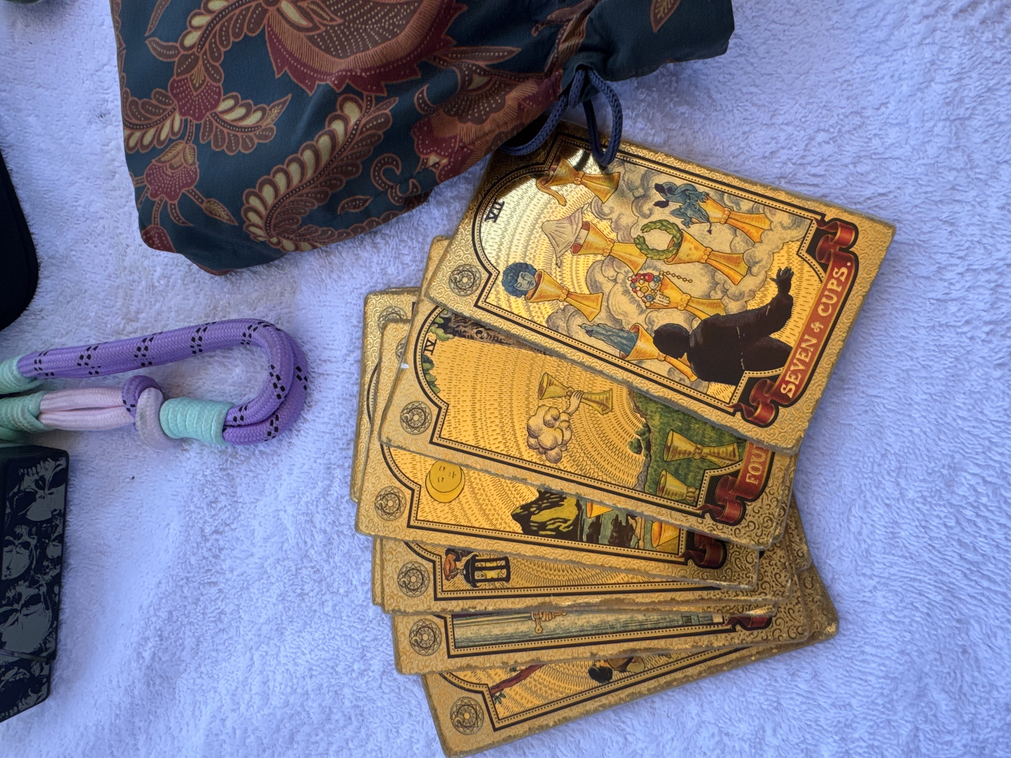 Tarot card reading documented in Đà Nẵng, Vietnam