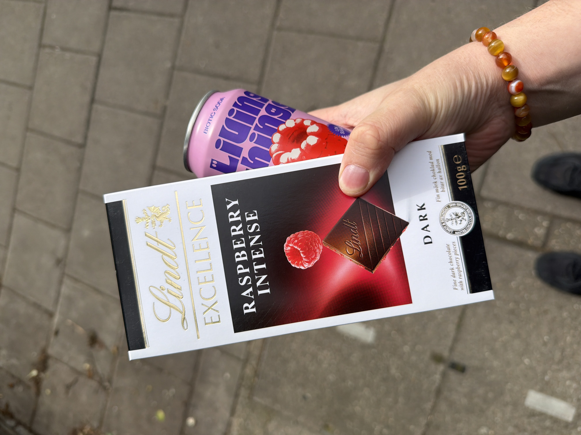 London resident uses collective memory card for chocolate, soda purchase