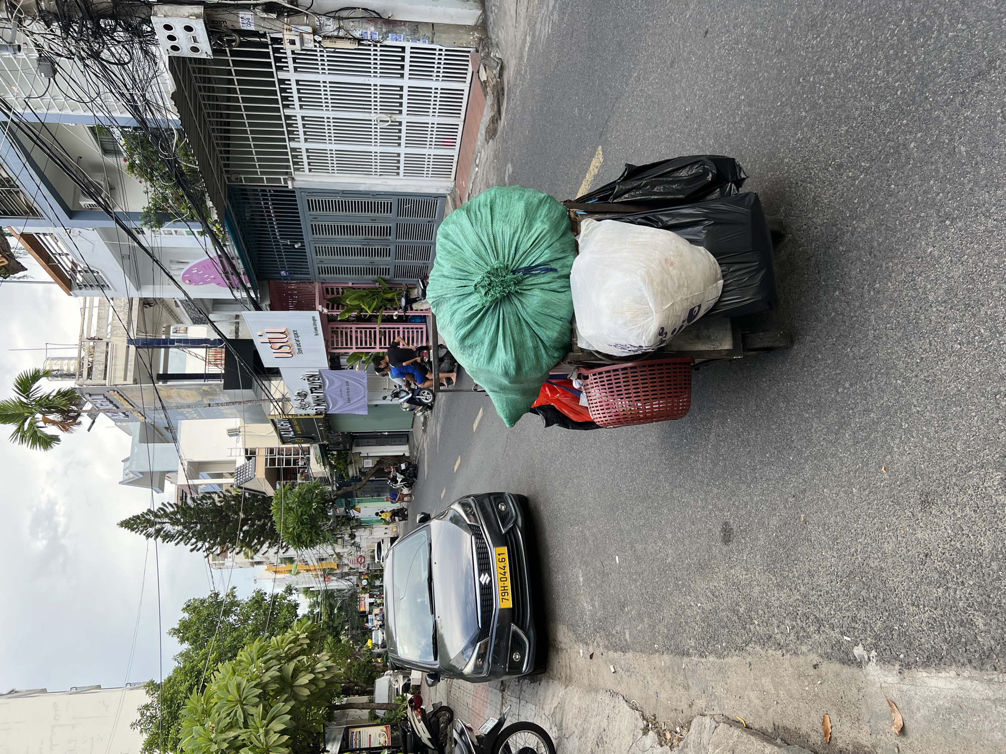 A busy Nha Trang block captured in granular street-level detail
