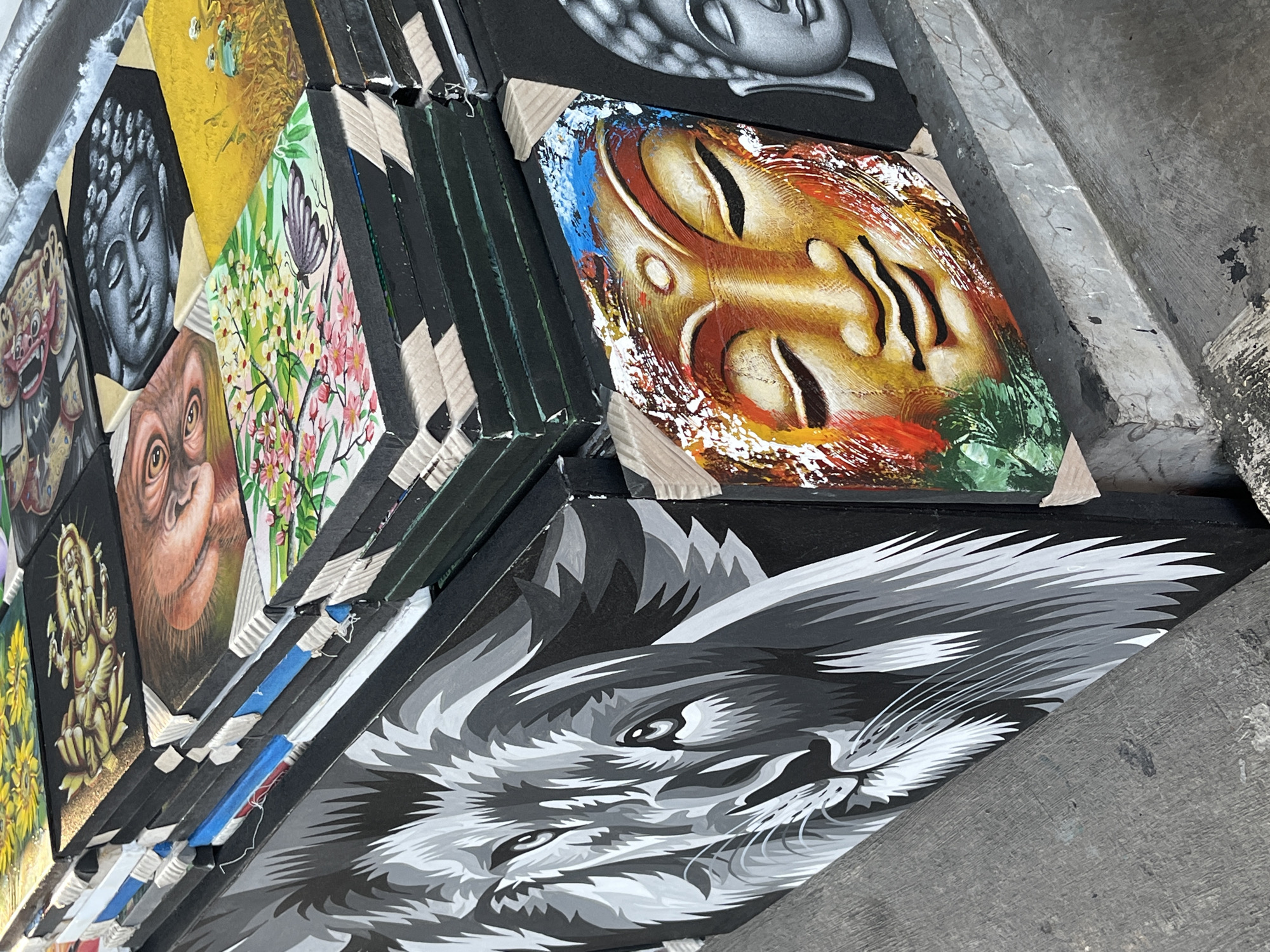 Art market and street scenes documented in Indonesian city