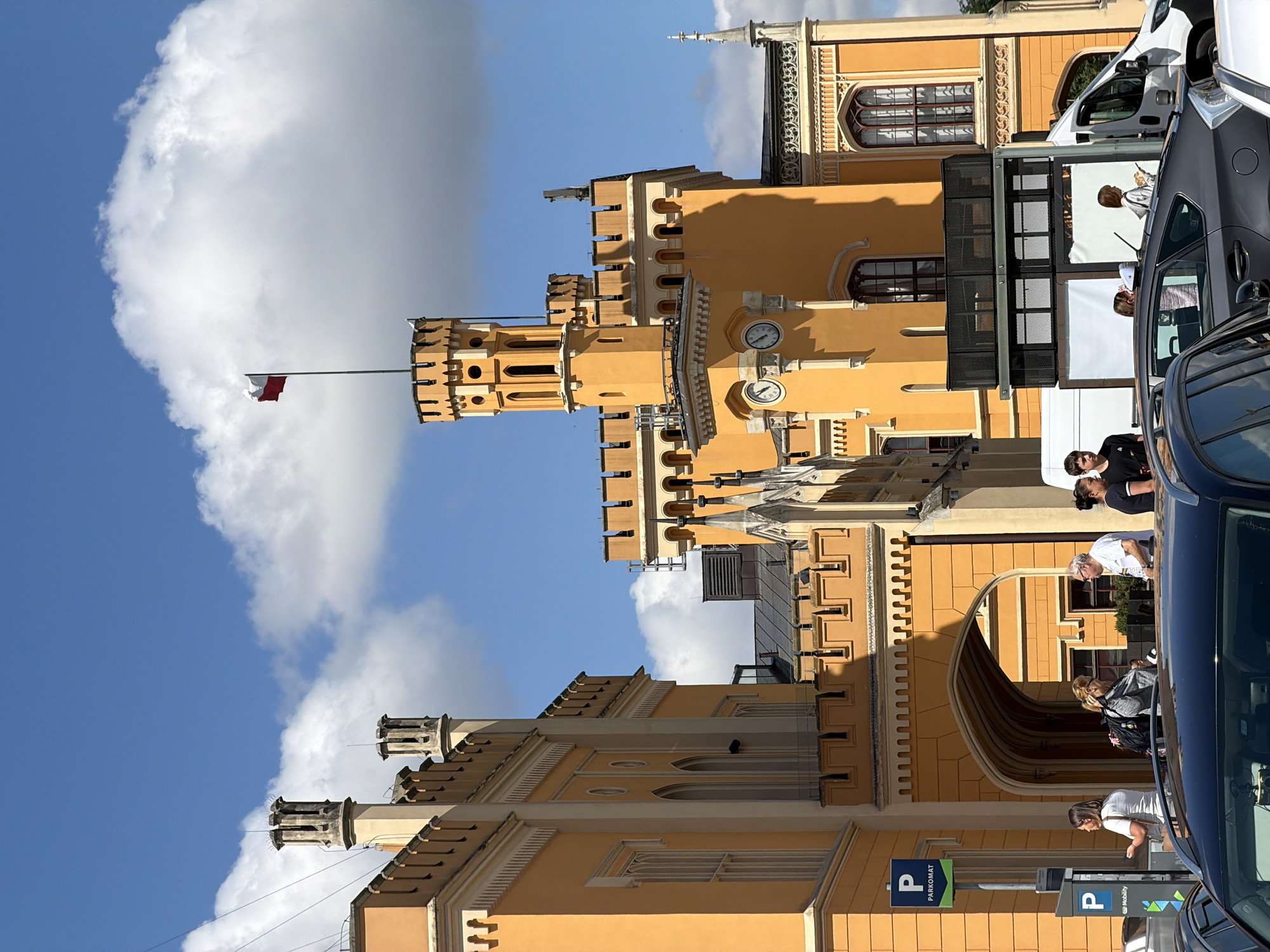 Morning stroll around Wrocław's grand Gothic Revival railway station