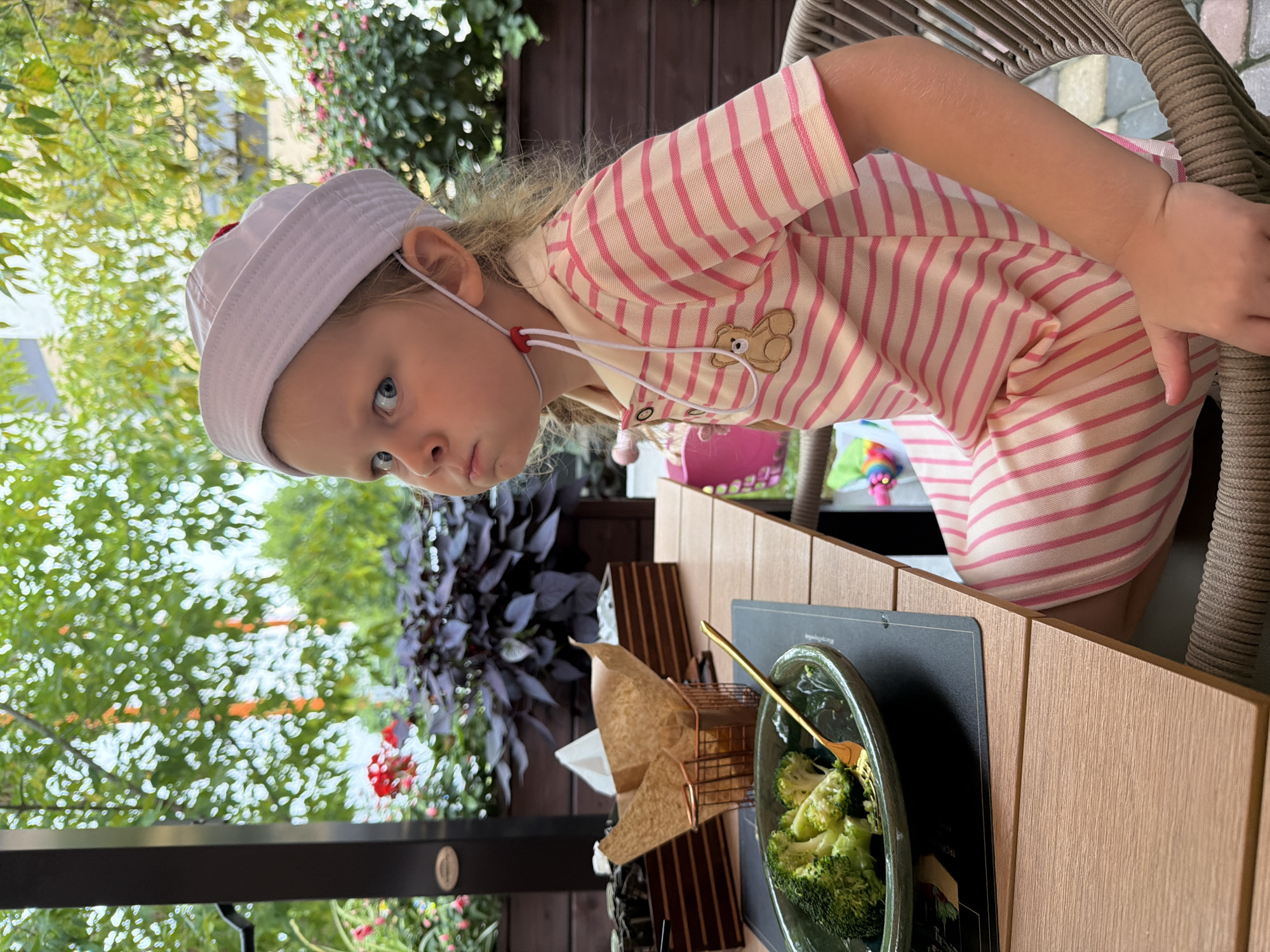 Outdoor lunch in Moscow, broccoli and all.