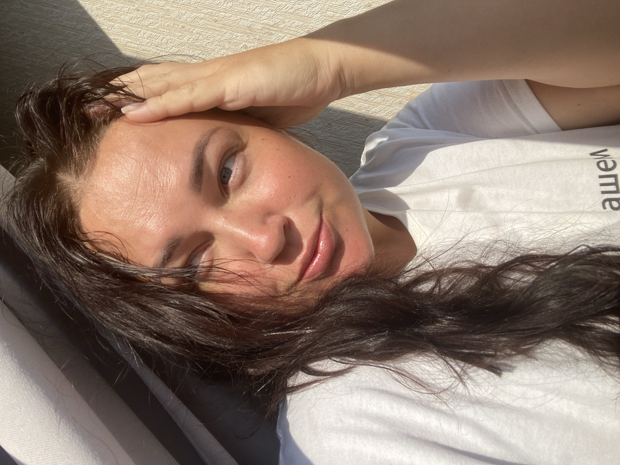 Lazy morning portraits in Sochi, red surface and soft sunlight