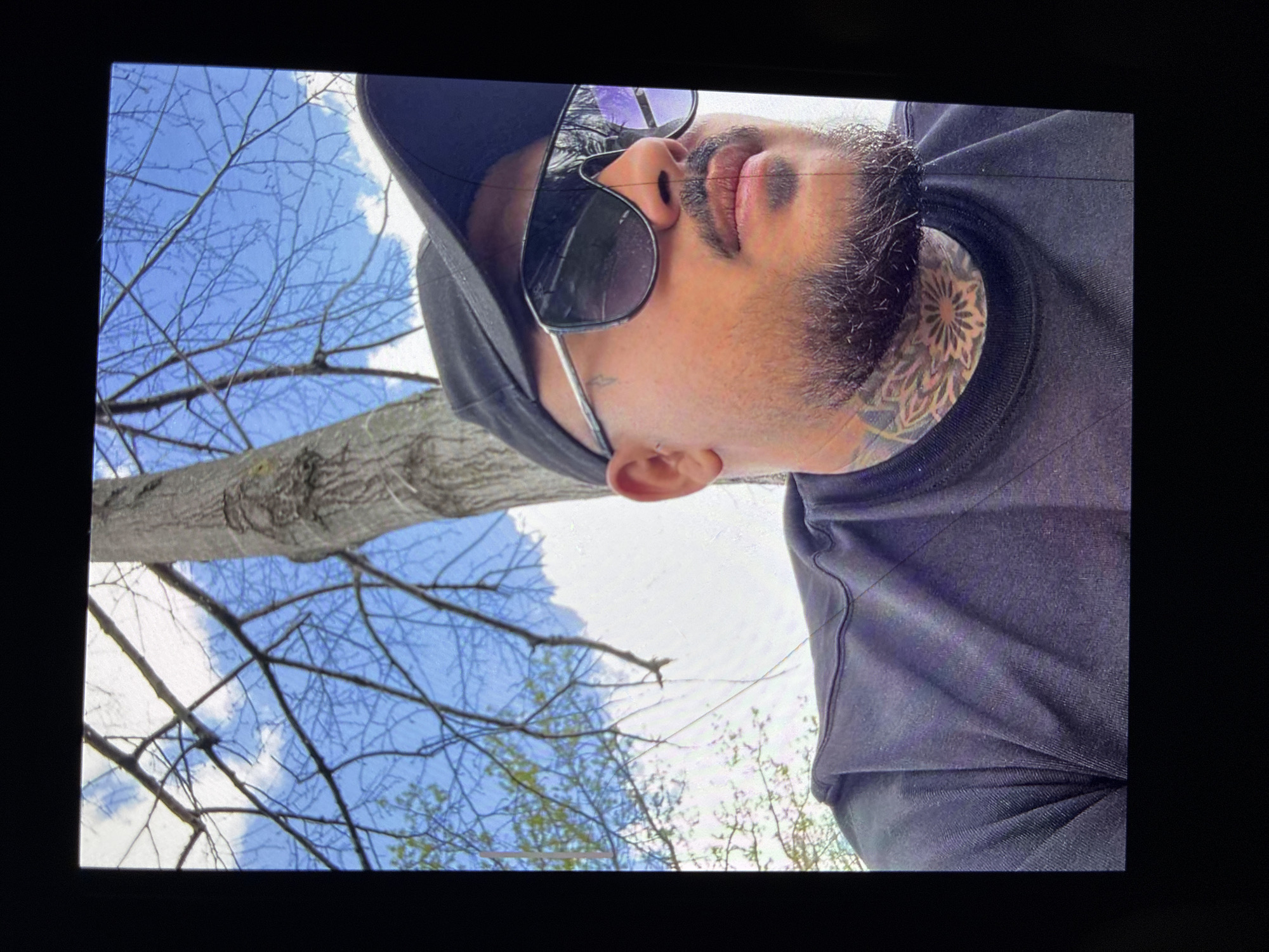 Bearded man with neck tattoo spotted in Stara Zagora