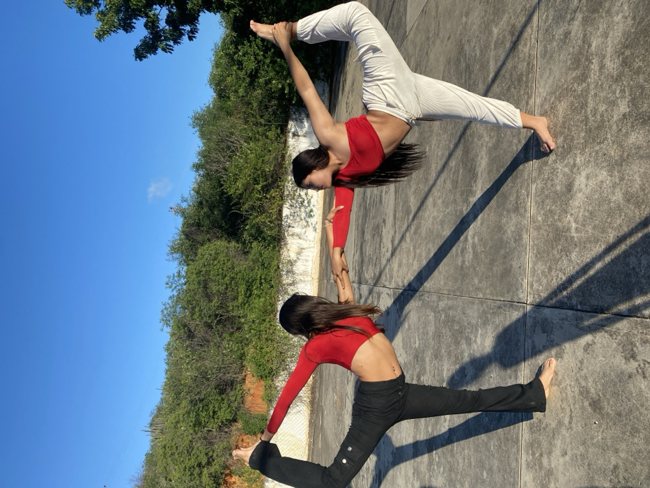 Acrobatic performance group practices in Juan Griego, Venezuela