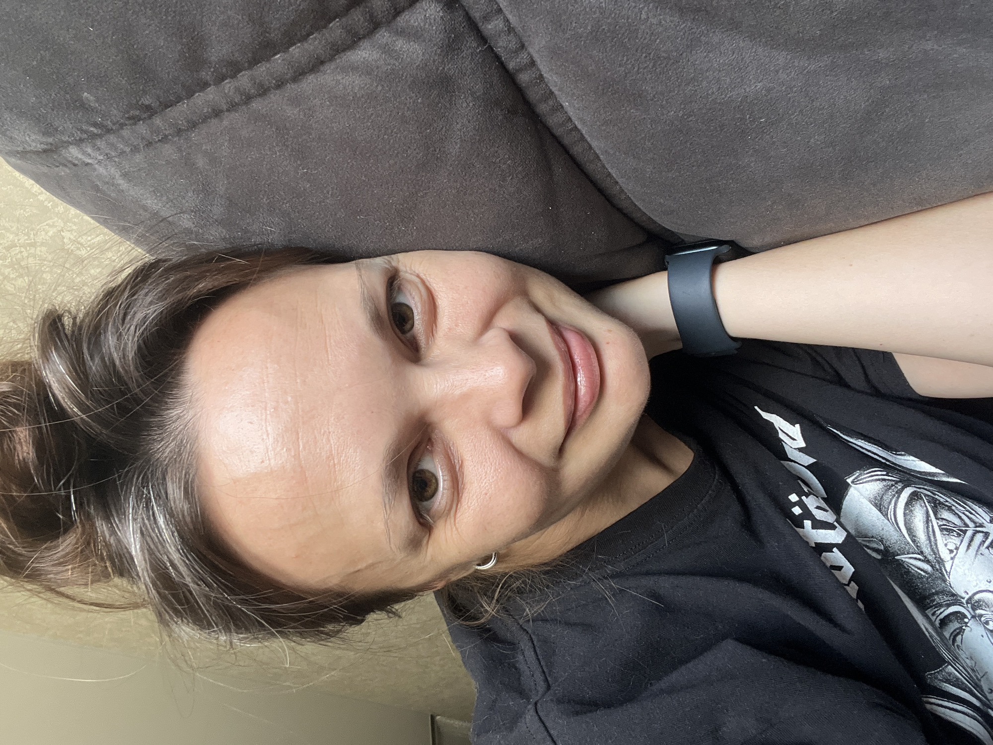 Couch day in Tolyatti with two cats and selfies