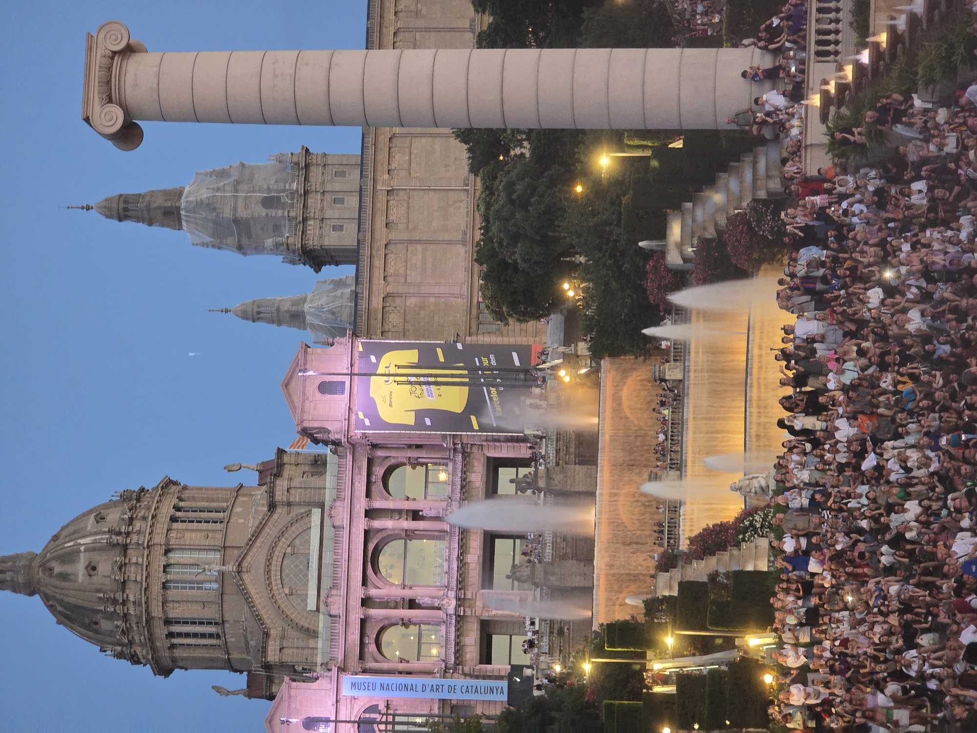 Magic Fountain evening show draws crowds at Montjuïc