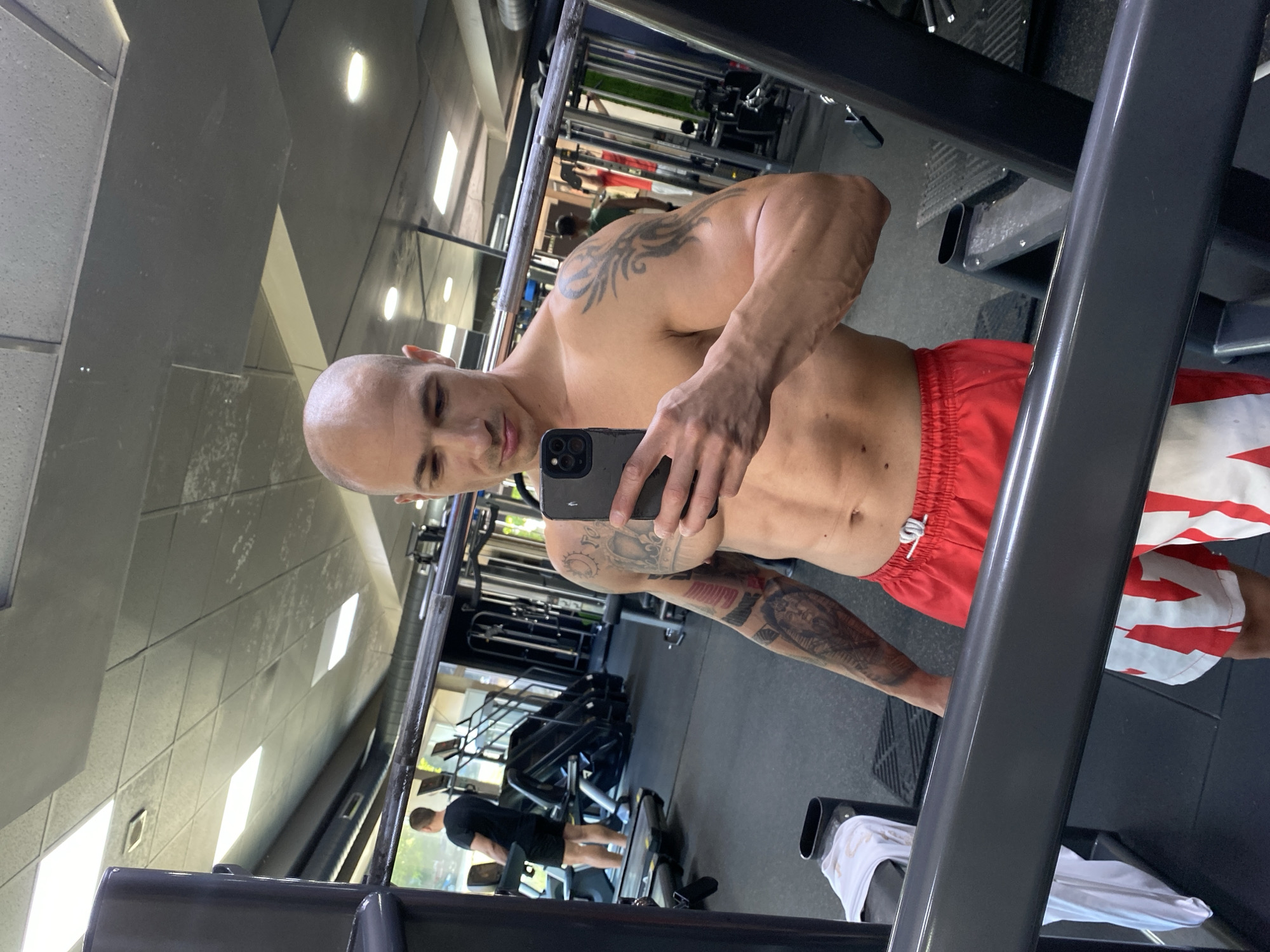 Post-workout selfies from a Pleven gym, locker room included
