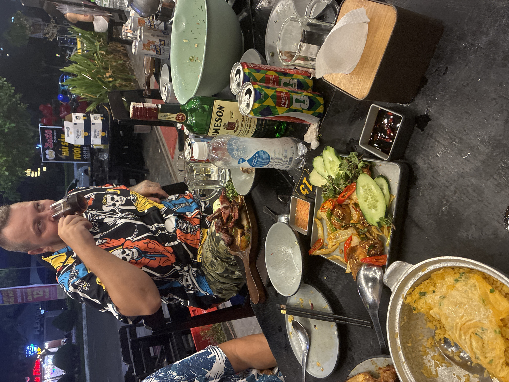 Man dines at outdoor restaurant in Đà Nẵng