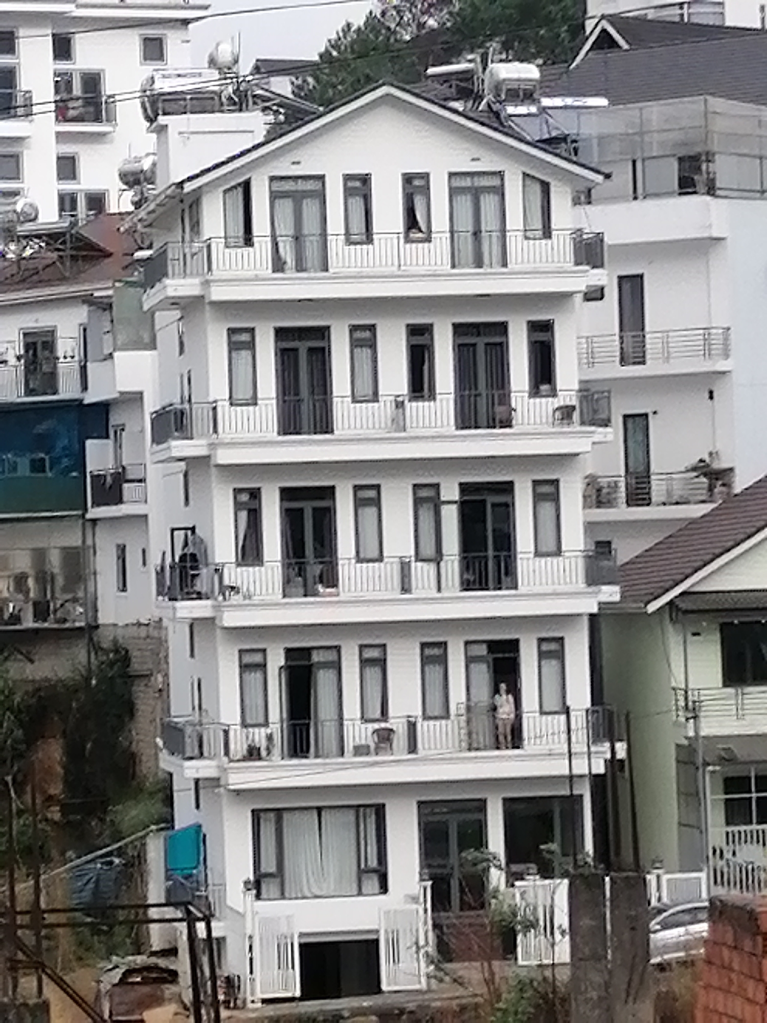 Morning street walk through wet, overcast Đà Lạt neighborhoods