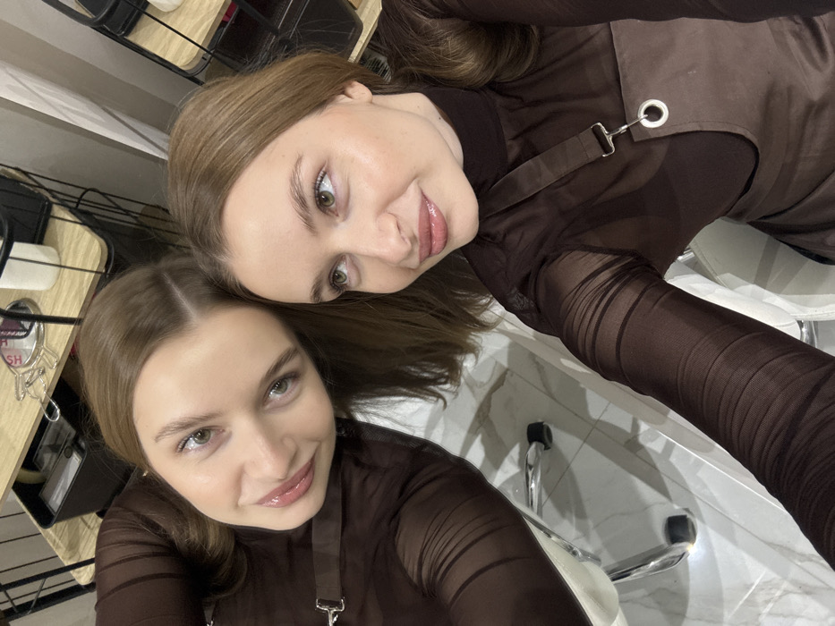 Woman documents beauty salon visit, daily life in Budva