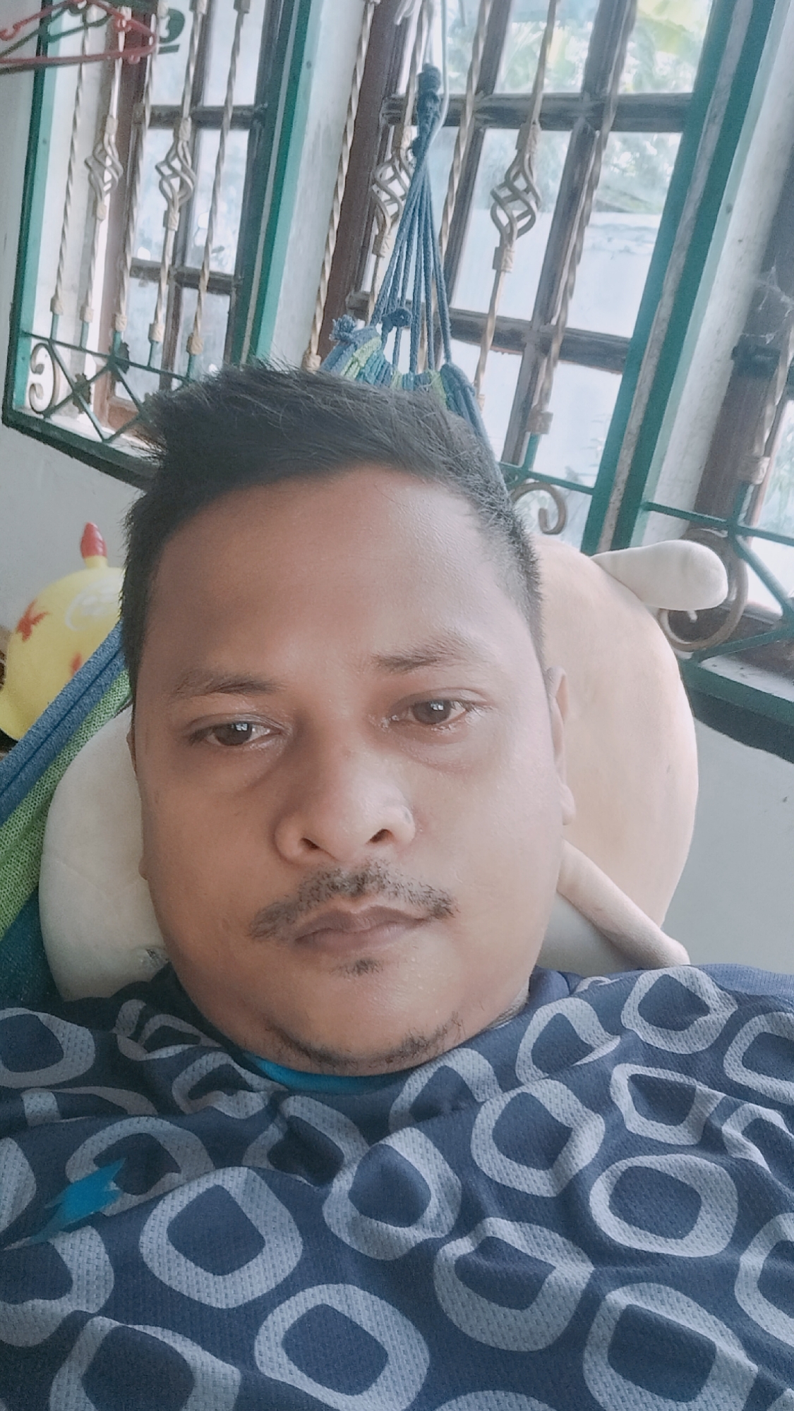 Digital news content and casual portraits observed in Indonesian city