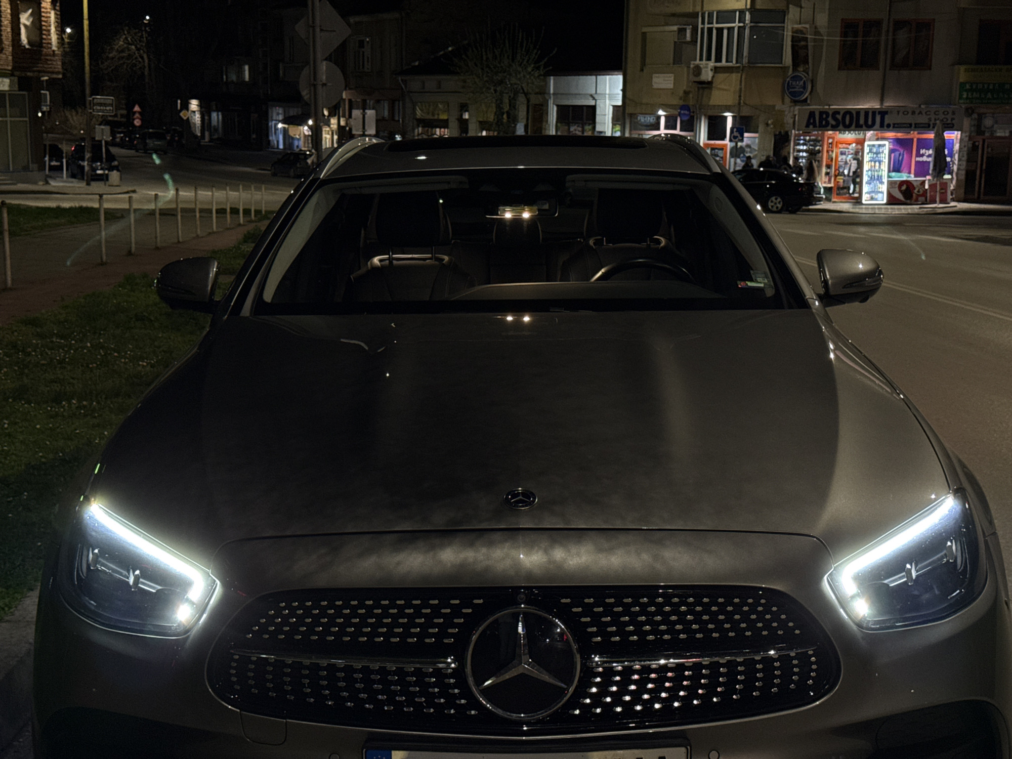 Mercedes SUV parked with headlights on in Gorna Oryahovitsa