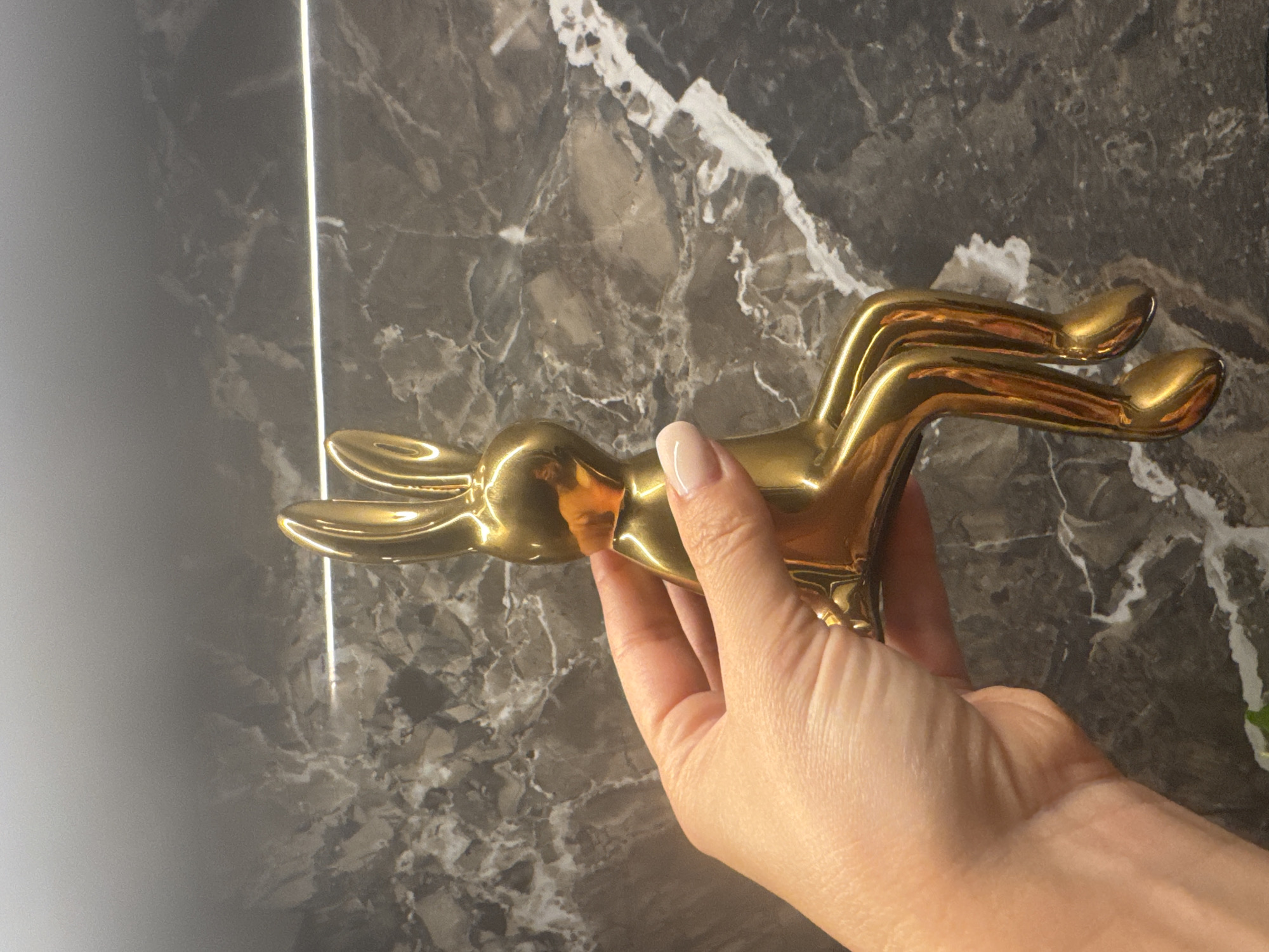 Evening at home in Sochi: skincare, gold décor, and everyday objects