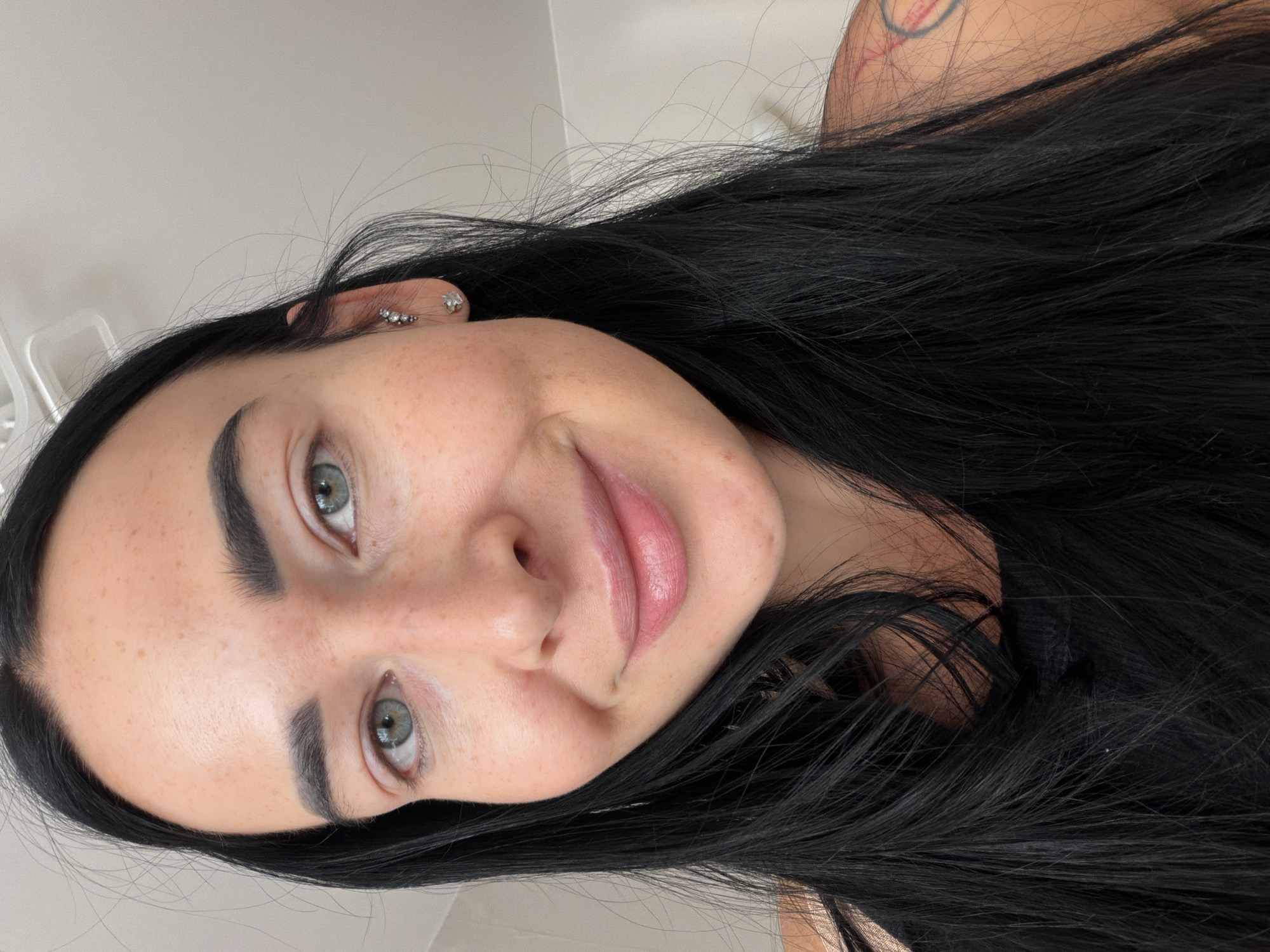 Woman documents morning routine with breakfast and beauty preparations