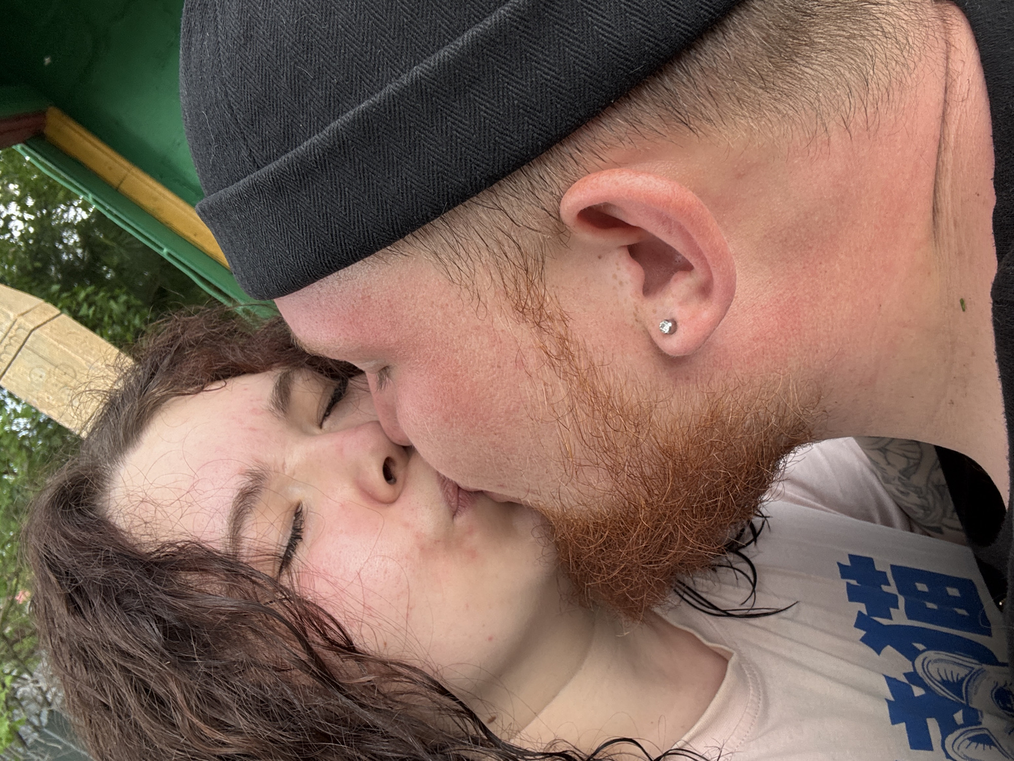 Couple captures intimate spring moments in Surgut, Russia