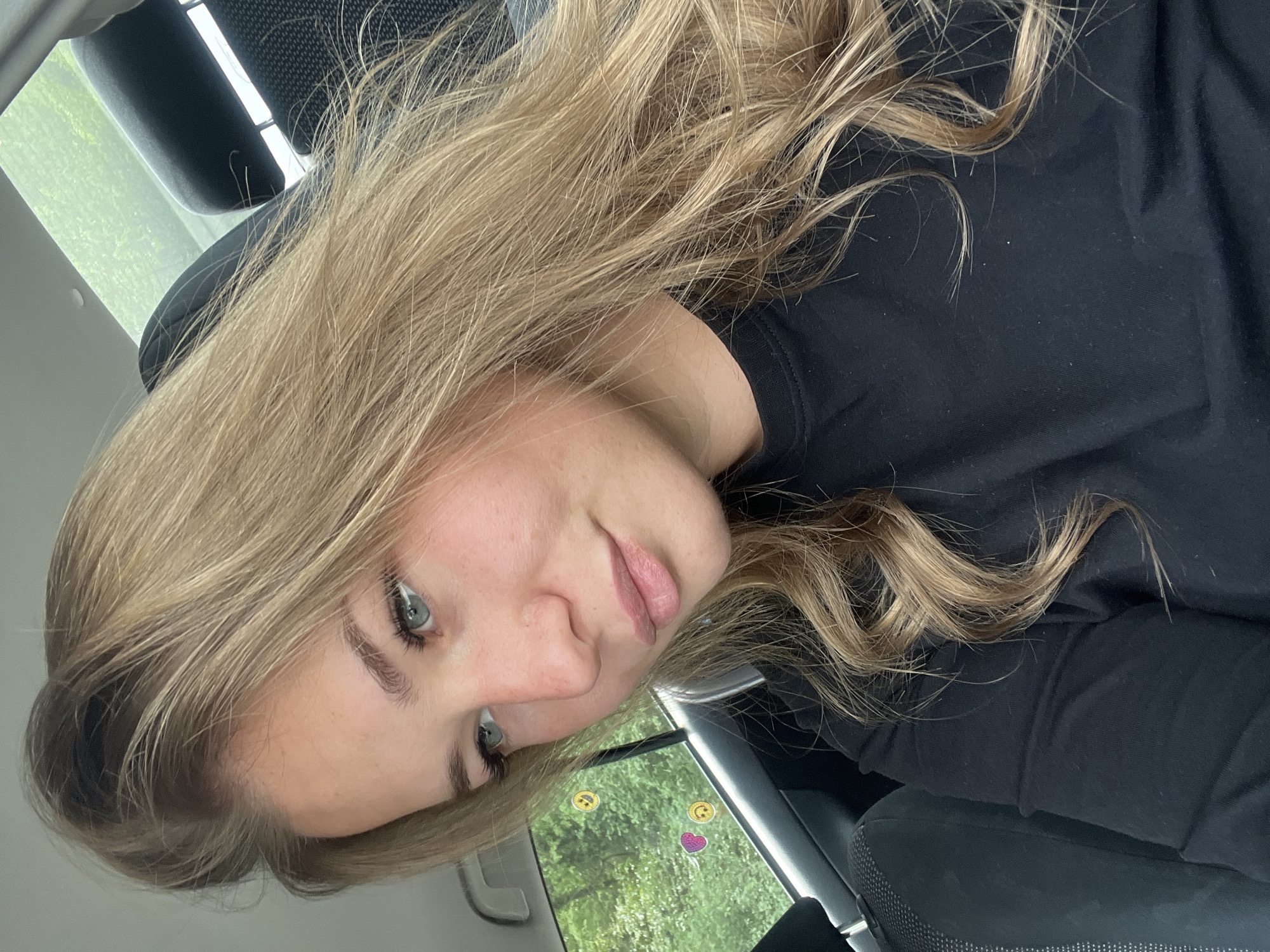 Blonde woman spotted in vehicle in Prijevor, Montenegro