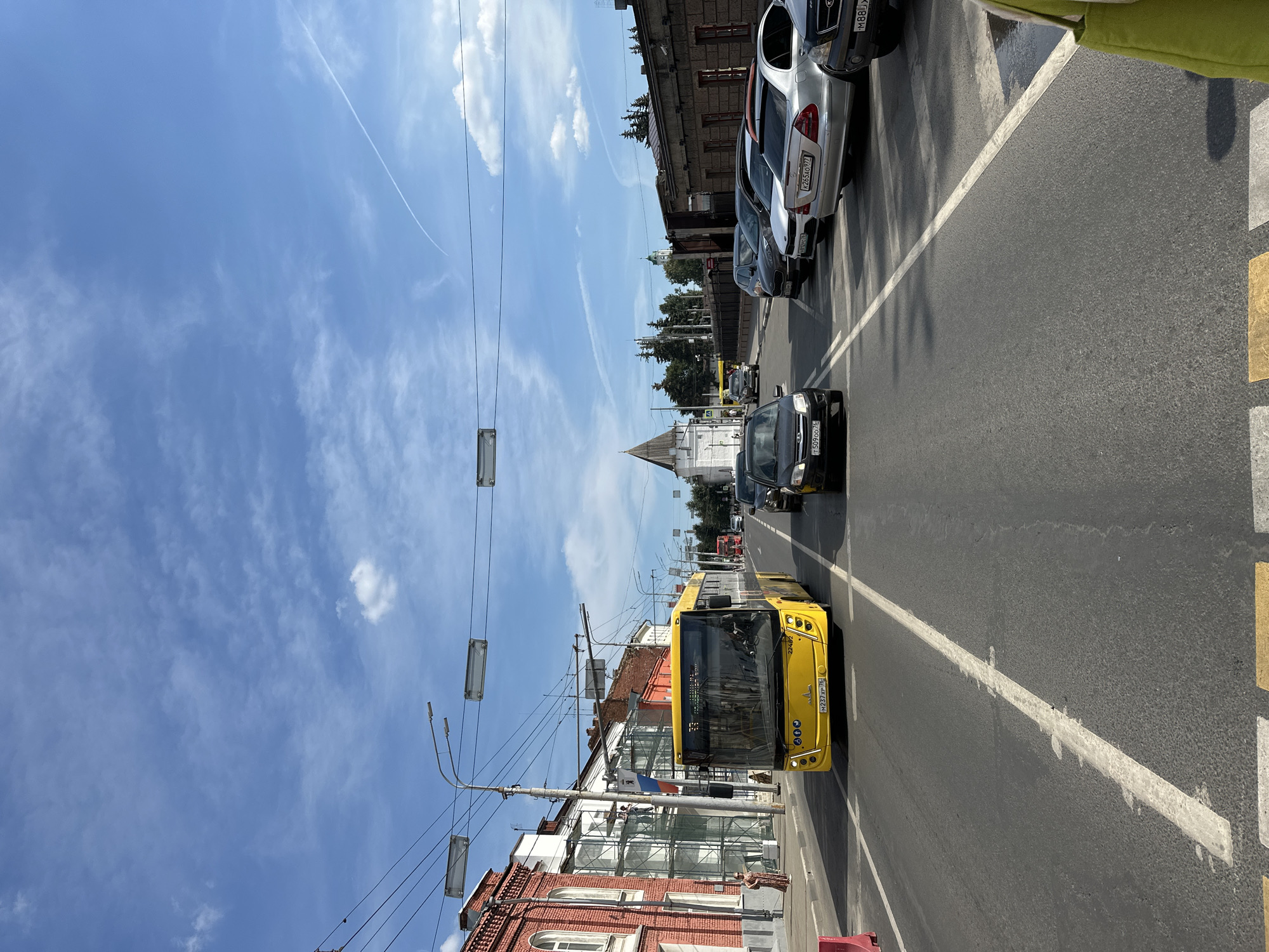 Street-level look at Golovinskoe's classical architecture and traffic