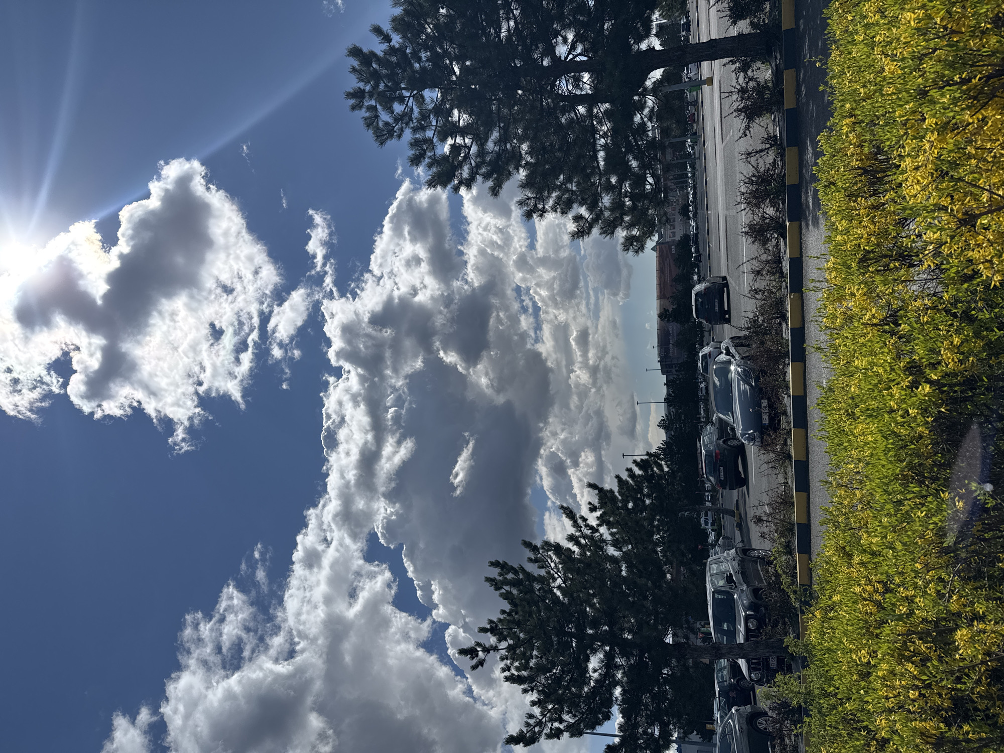 Partly cloudy morning skies observed across Bucharest