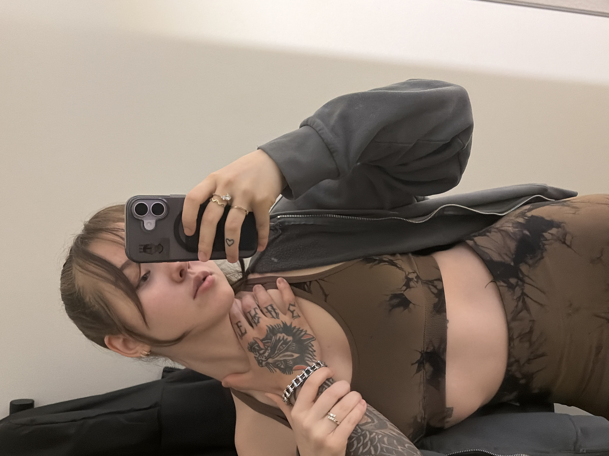 Post-gym mirror selfies from Vantaa, Finland