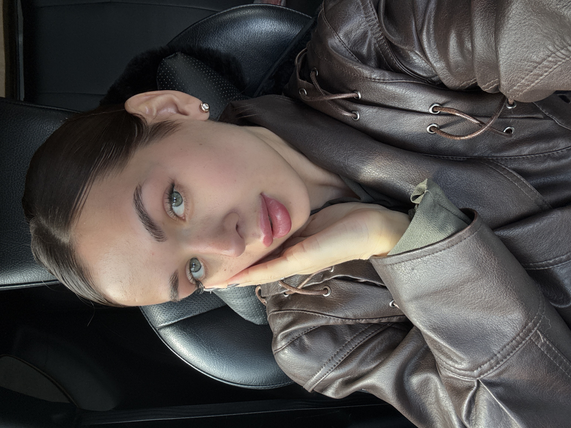 Woman documents morning routine through selfies in Лобаново, Russia