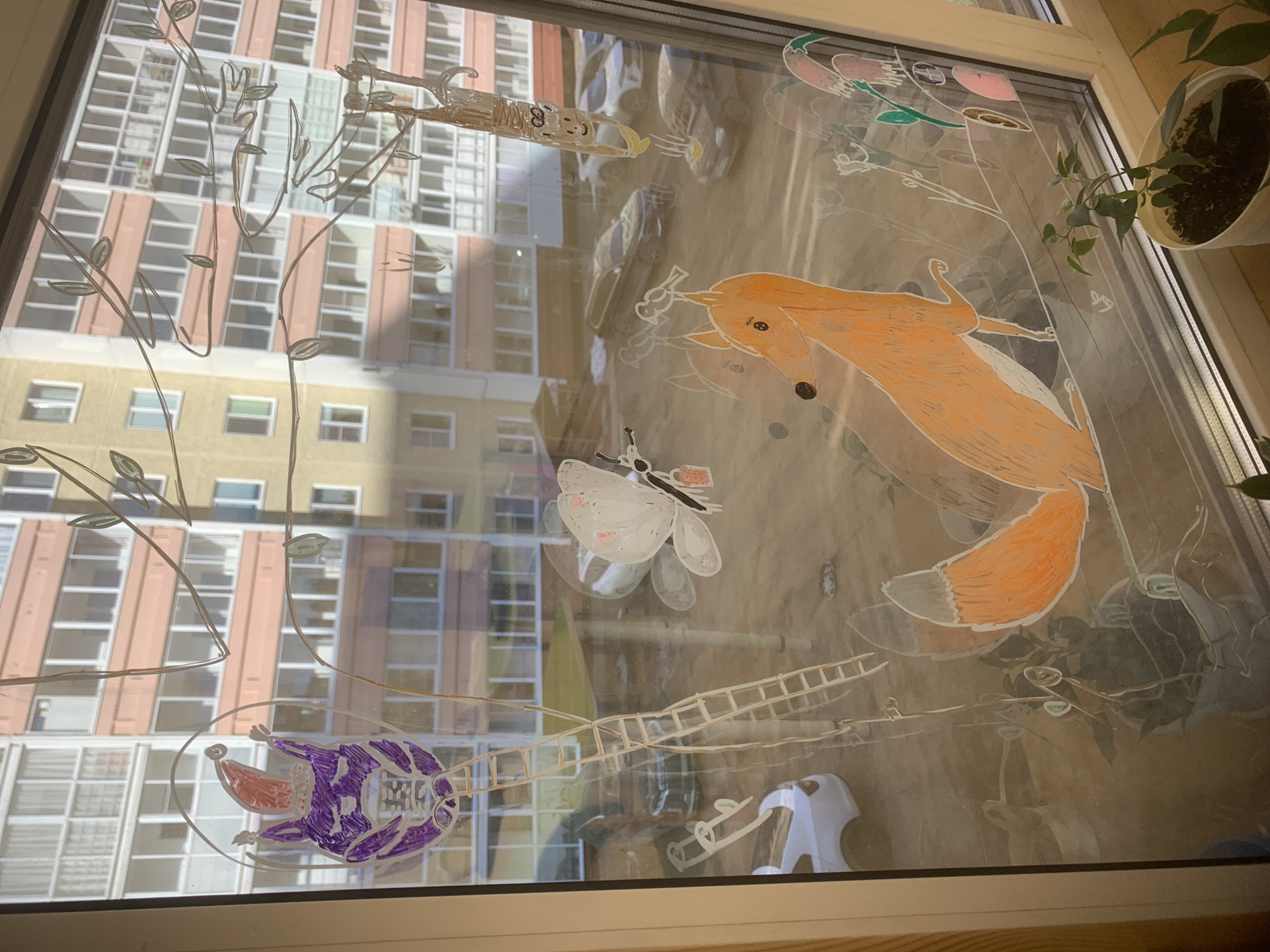 Children's window art brightens Izhevsk apartment views
