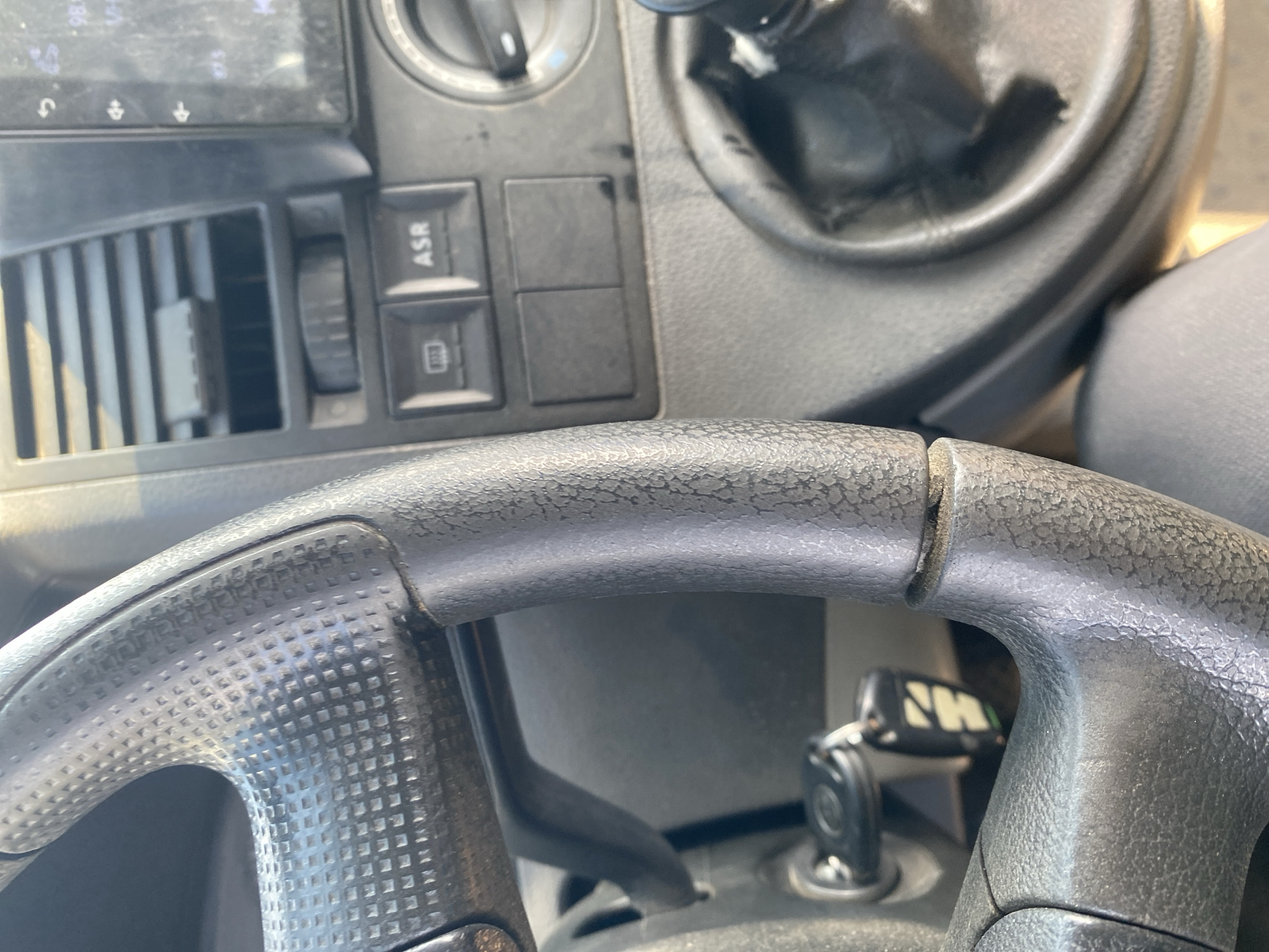 Vehicle journey documented through interior and street perspective memories