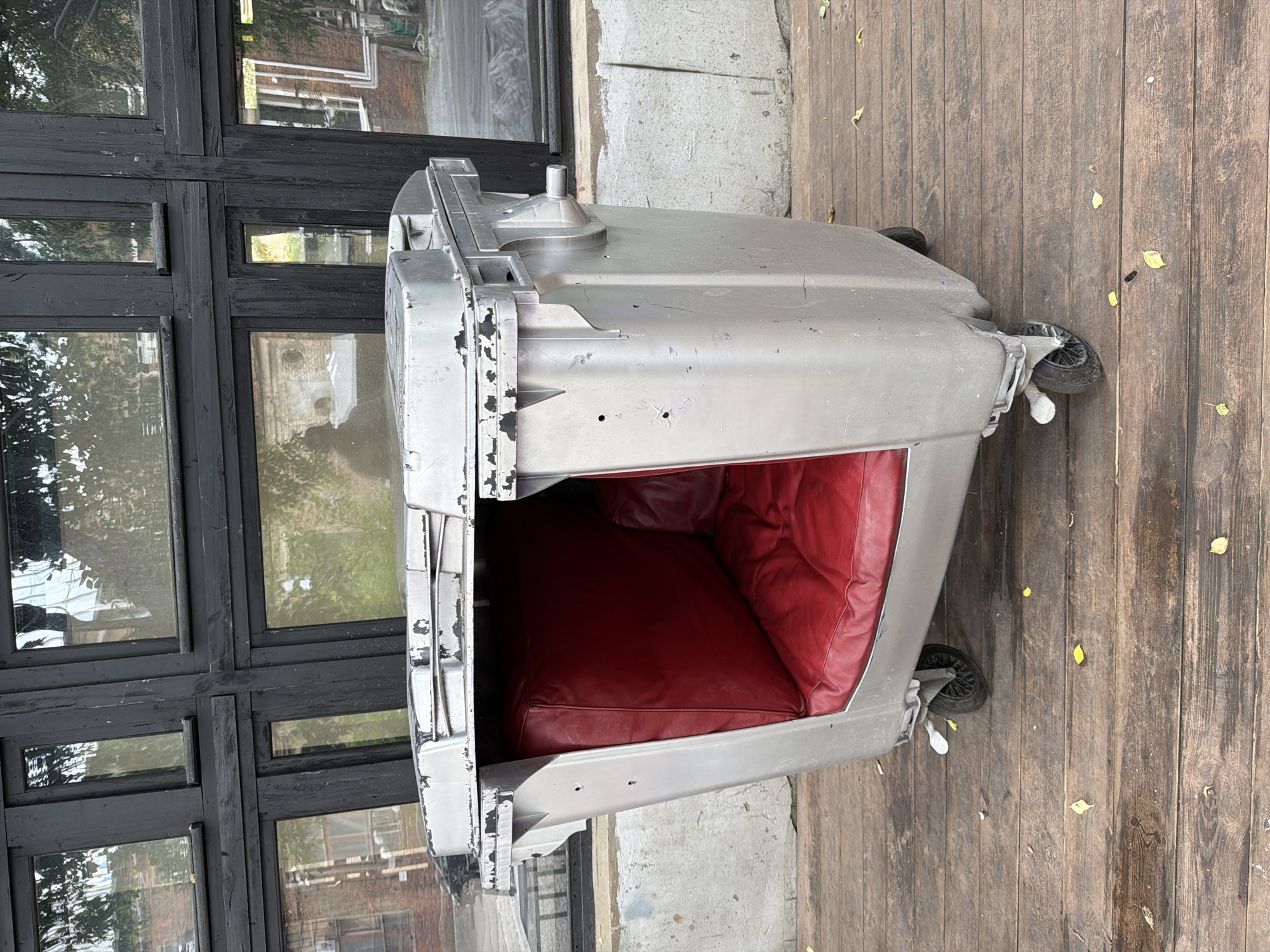 Quirky street-level cafe scene in Moscow