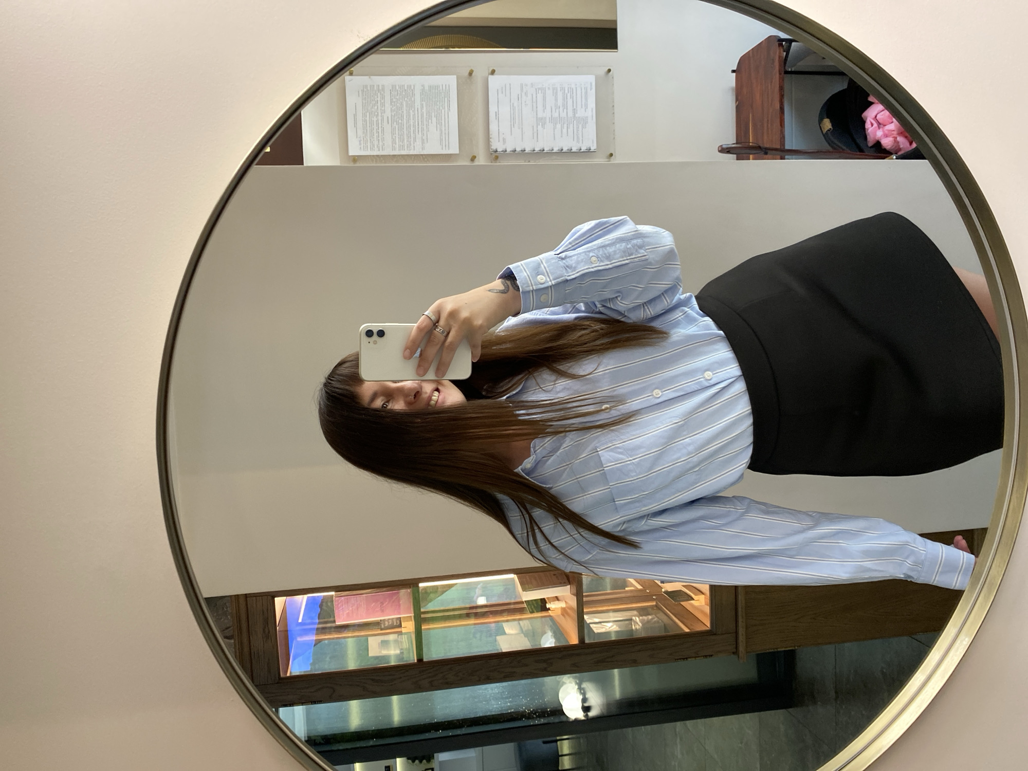 Casual afternoon moments inside a Votkinsk retail space