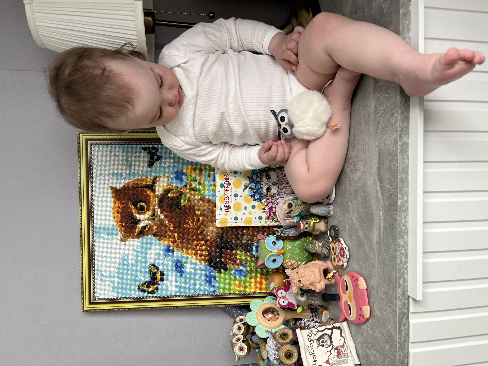 Mother and baby enjoy quiet afternoon with owl collection in Shushary