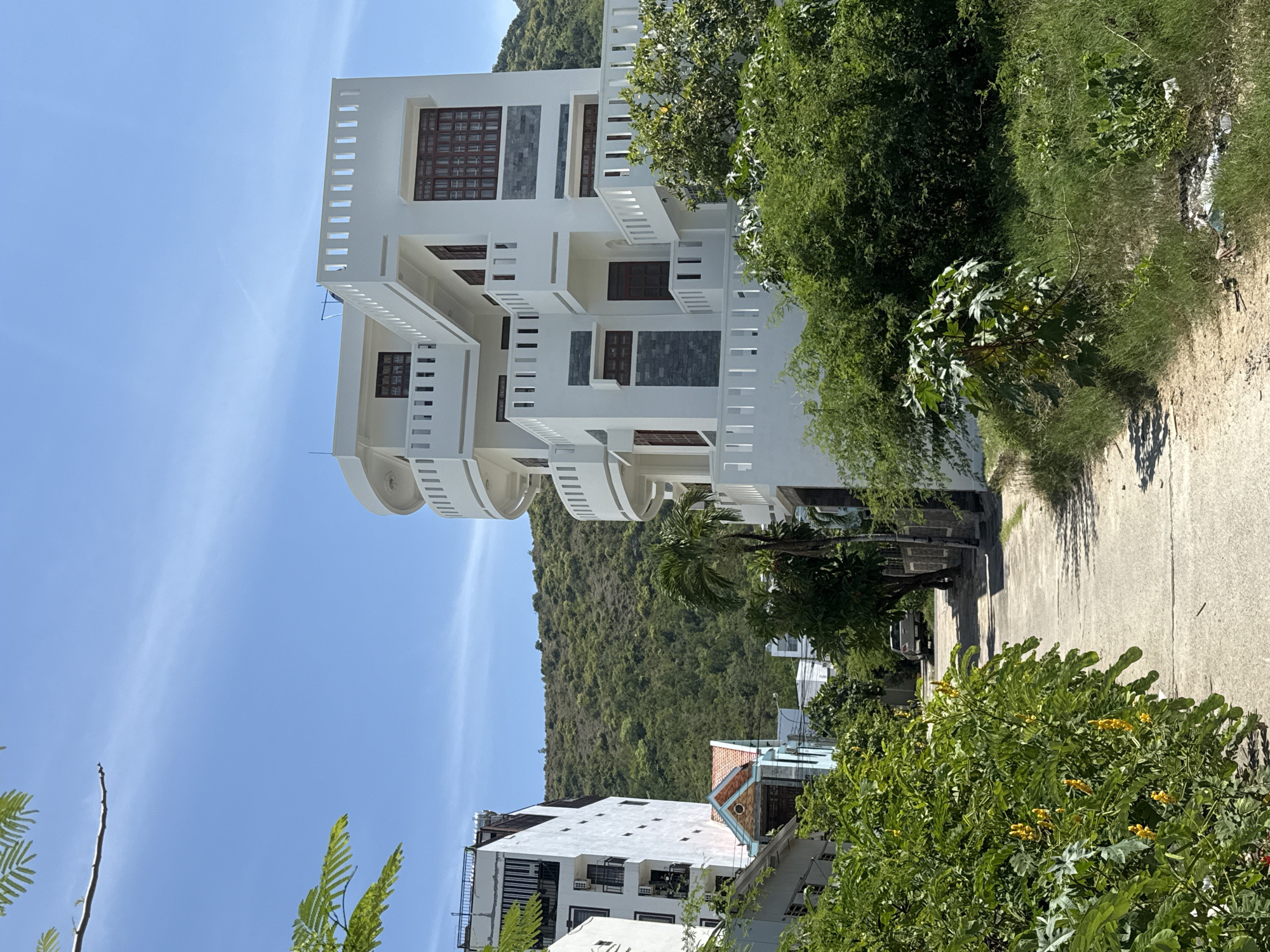 Morning stroll through residential Bac Nha Trang Ward, Vietnam
