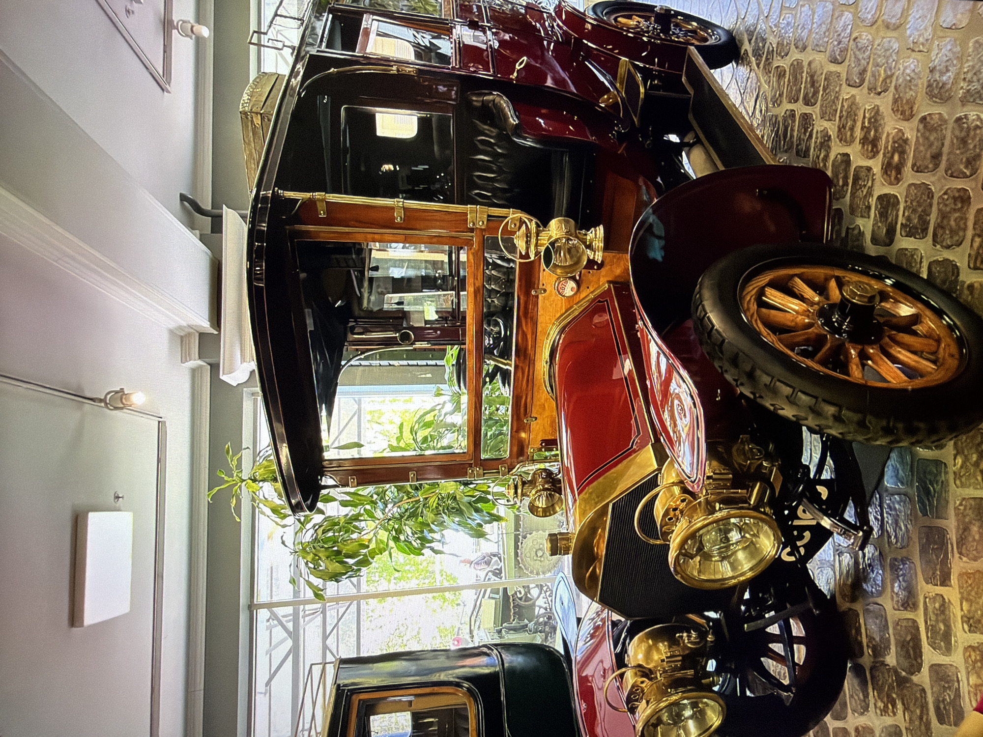 Vintage car museum in Kotelniki shows off eclectic automotive collection