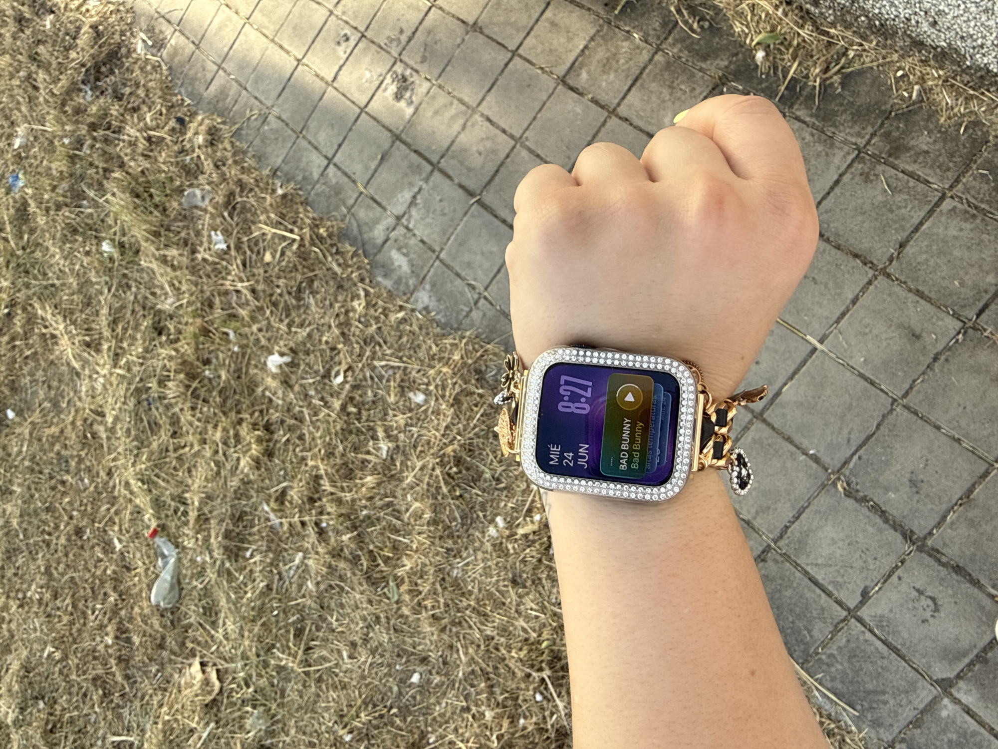 Morning in Getafe: Bad Bunny watch, silver grommets, and arepas