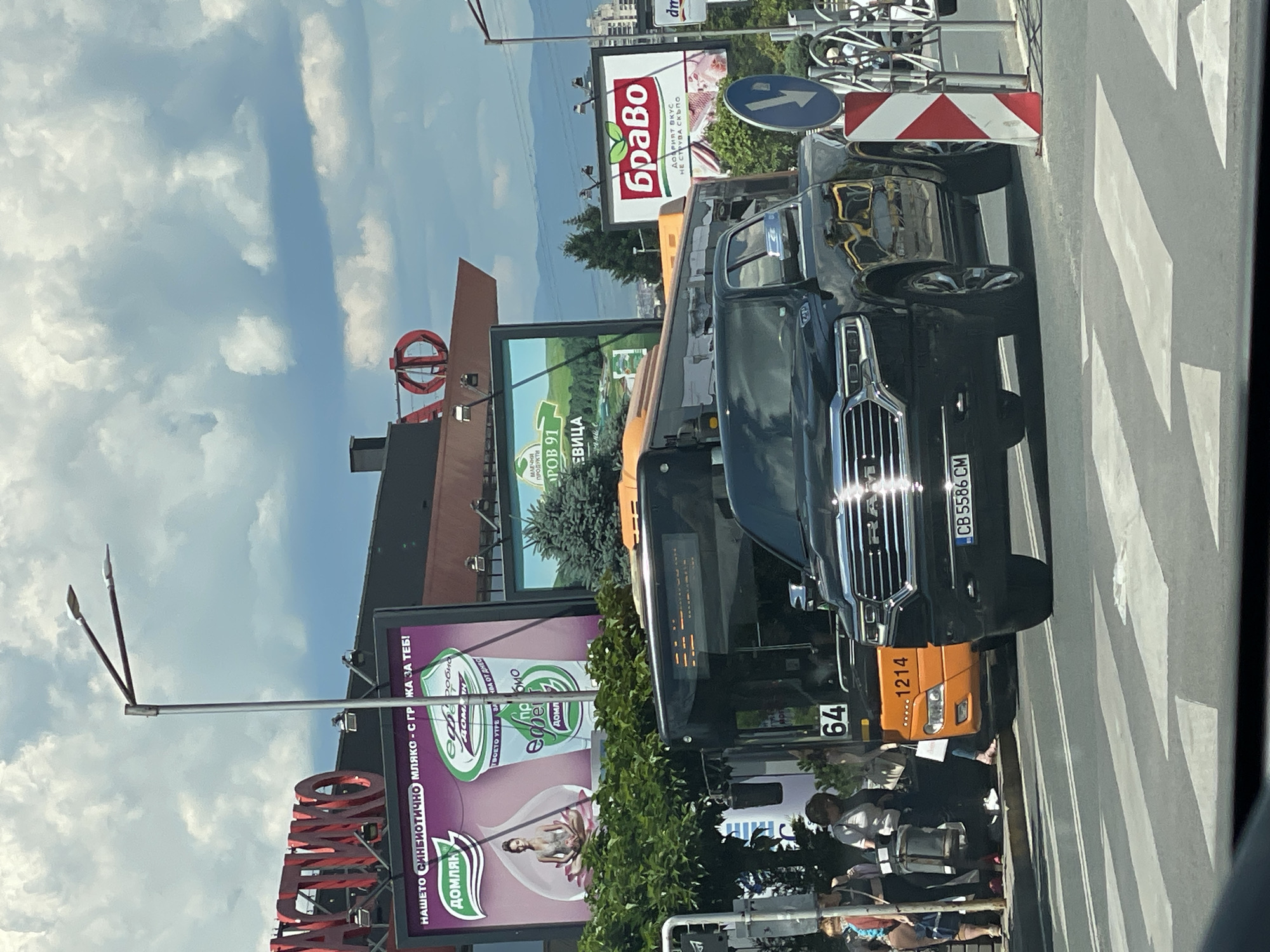 Witness documents routine Sofia traffic during sunny morning commute