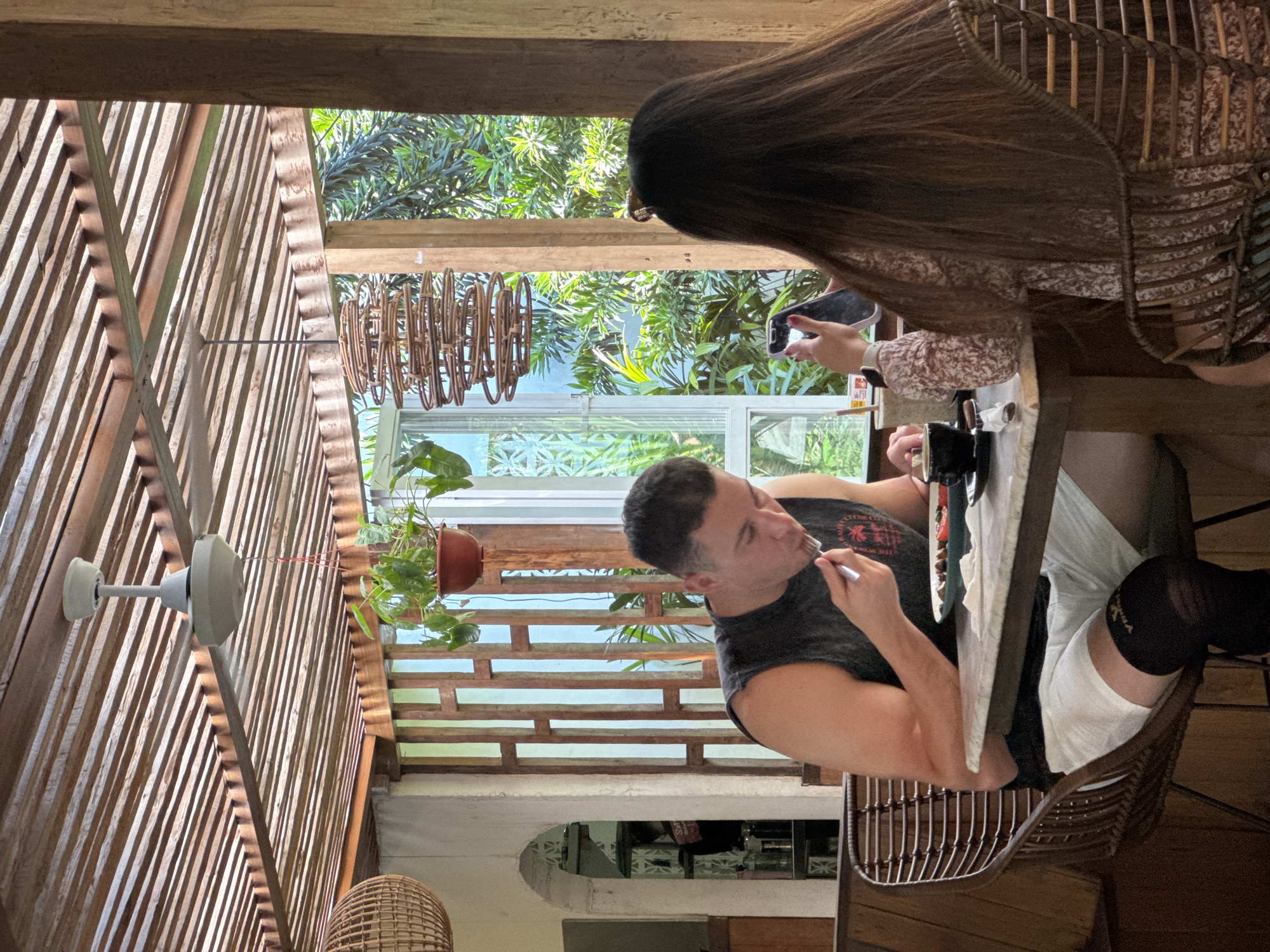 Couple enjoys late night dining in Kuta Selatan restaurant